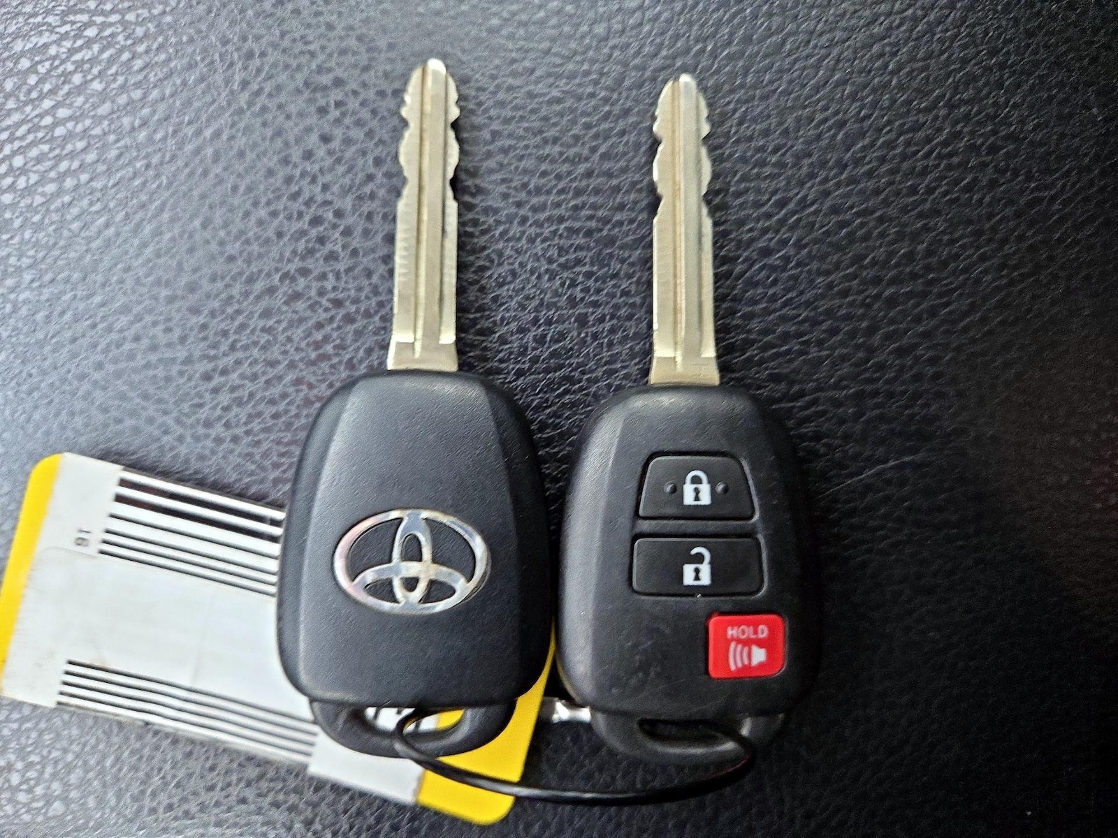 2016 Toyota RAV4 LE - Photo 23