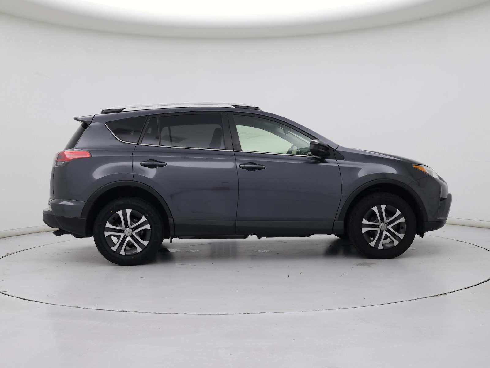 2016 Toyota RAV4 LE - Photo 8