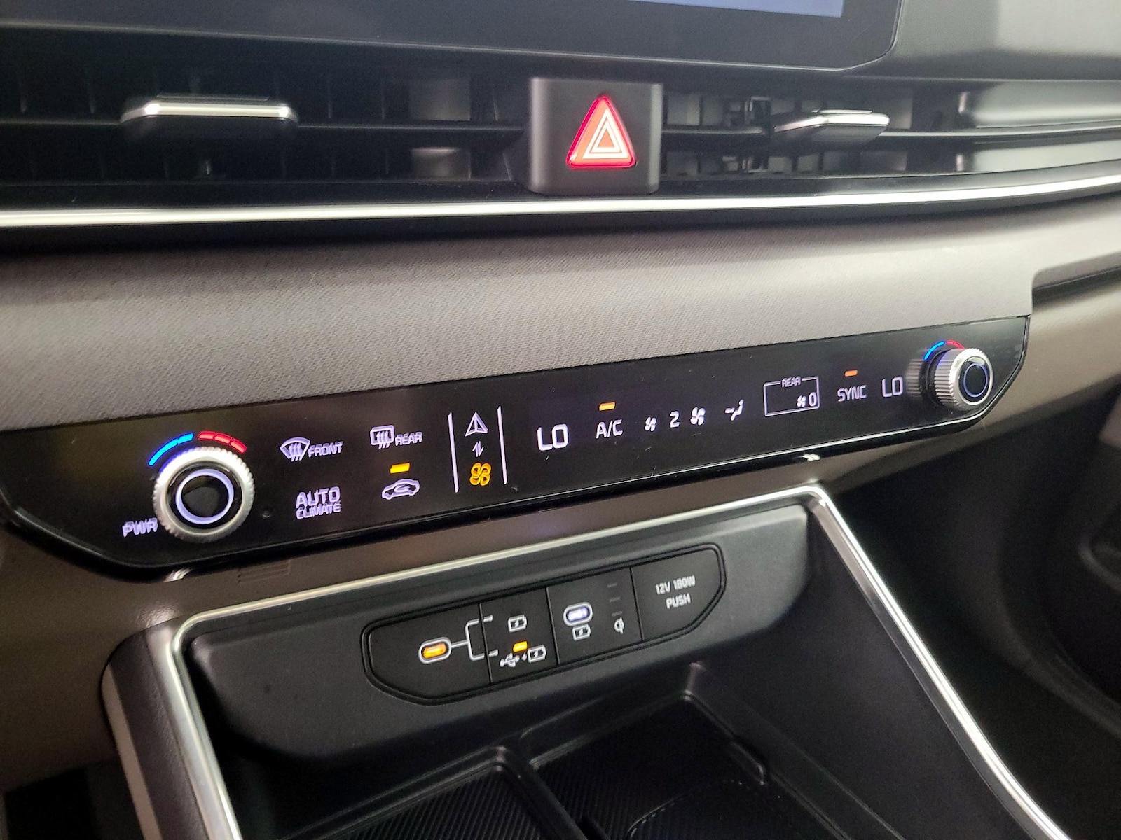 2025 Kia Carnival SX - Photo 18