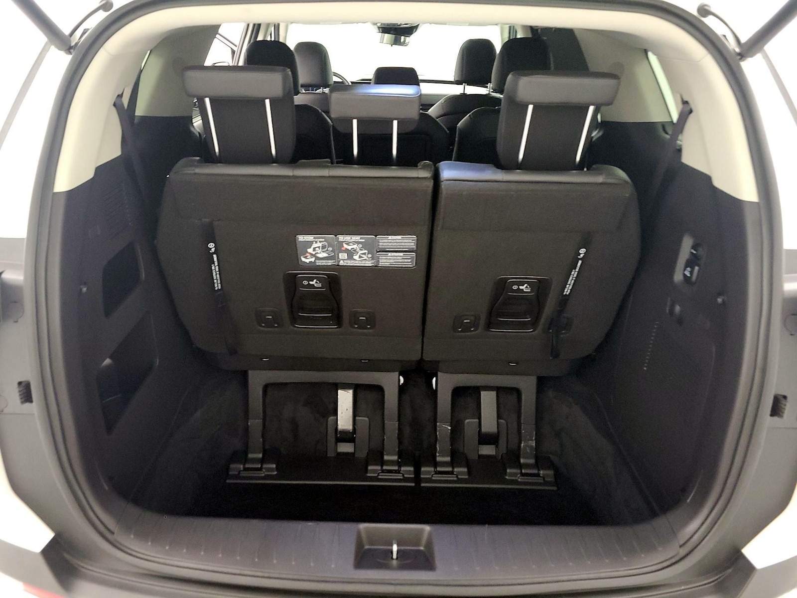 2025 Kia Carnival SX - Photo 24