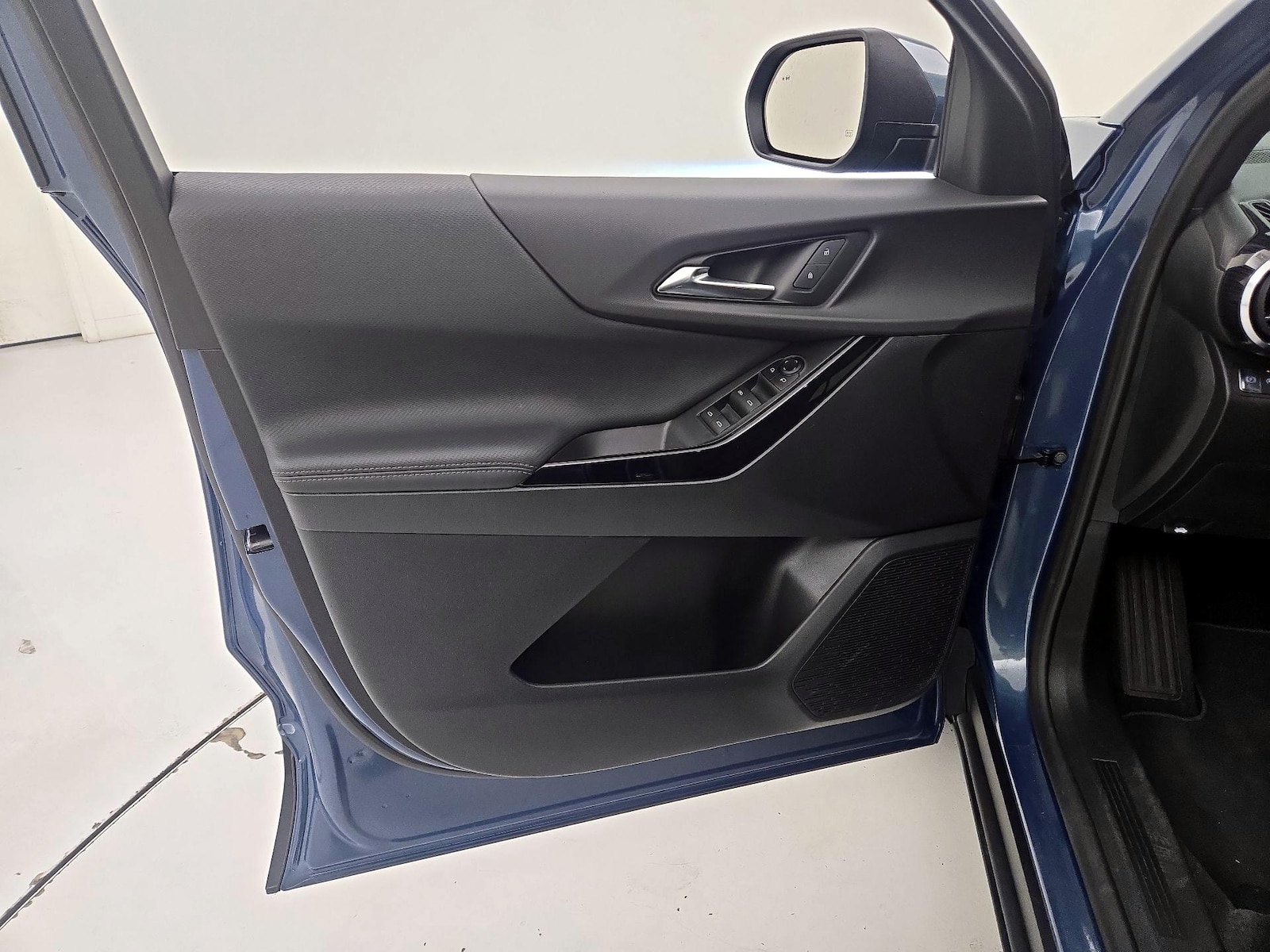 2025 Chevrolet Equinox LT - Photo 13