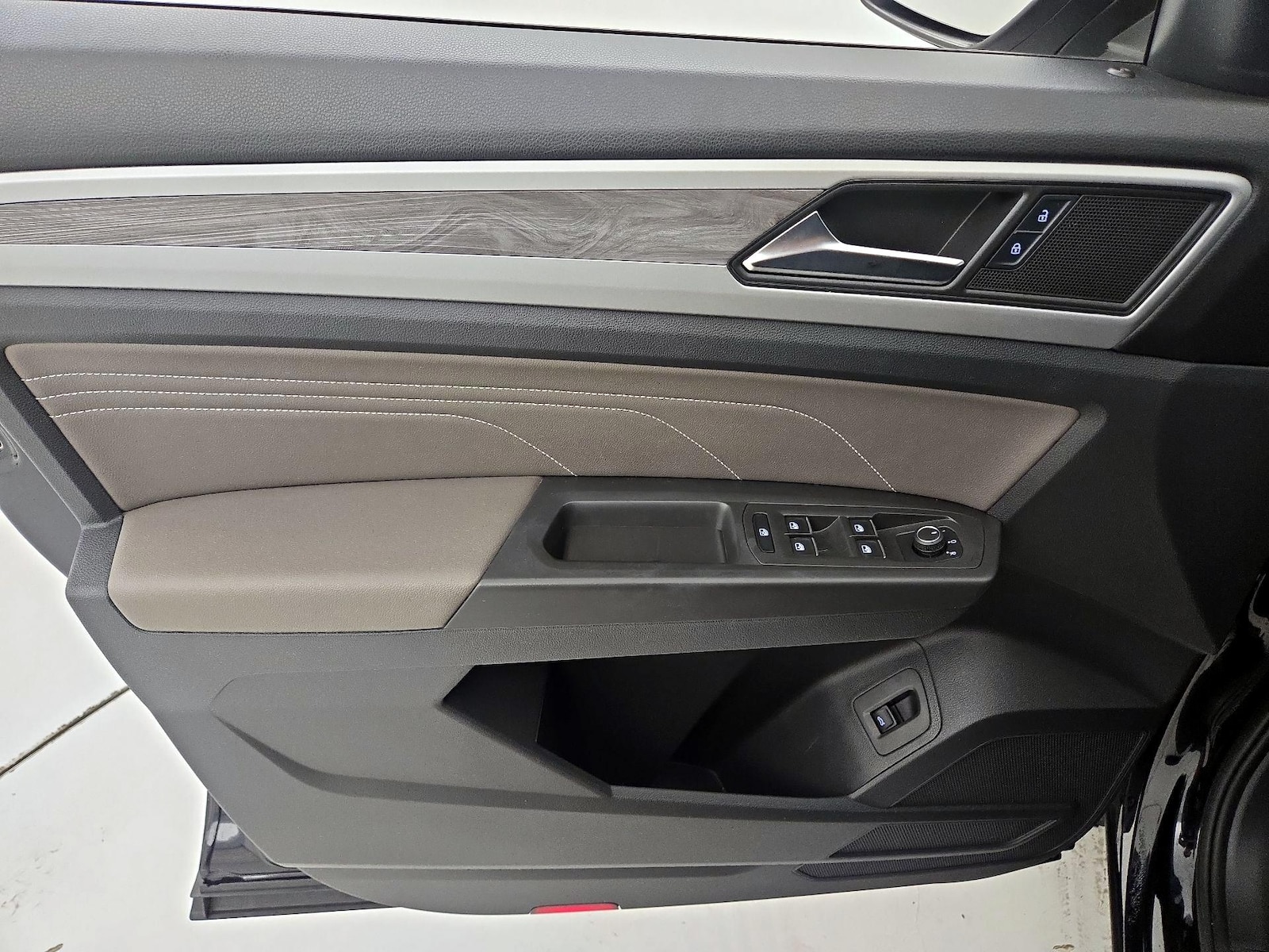 2023 Volkswagen Atlas Cross Sport SE w/Tech - Photo 13