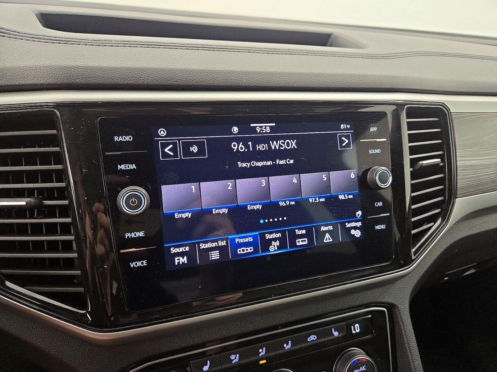 2023 Volkswagen Atlas Cross Sport SE w/Tech - Photo 16