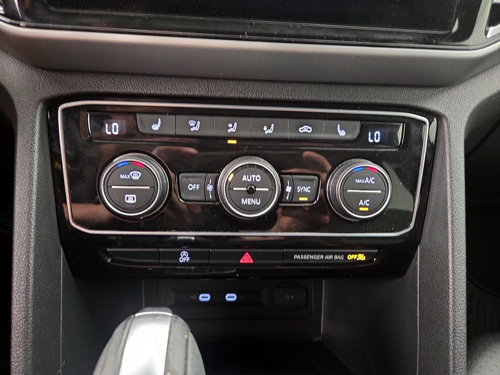2023 Volkswagen Atlas Cross Sport SE w/Tech - Photo 17