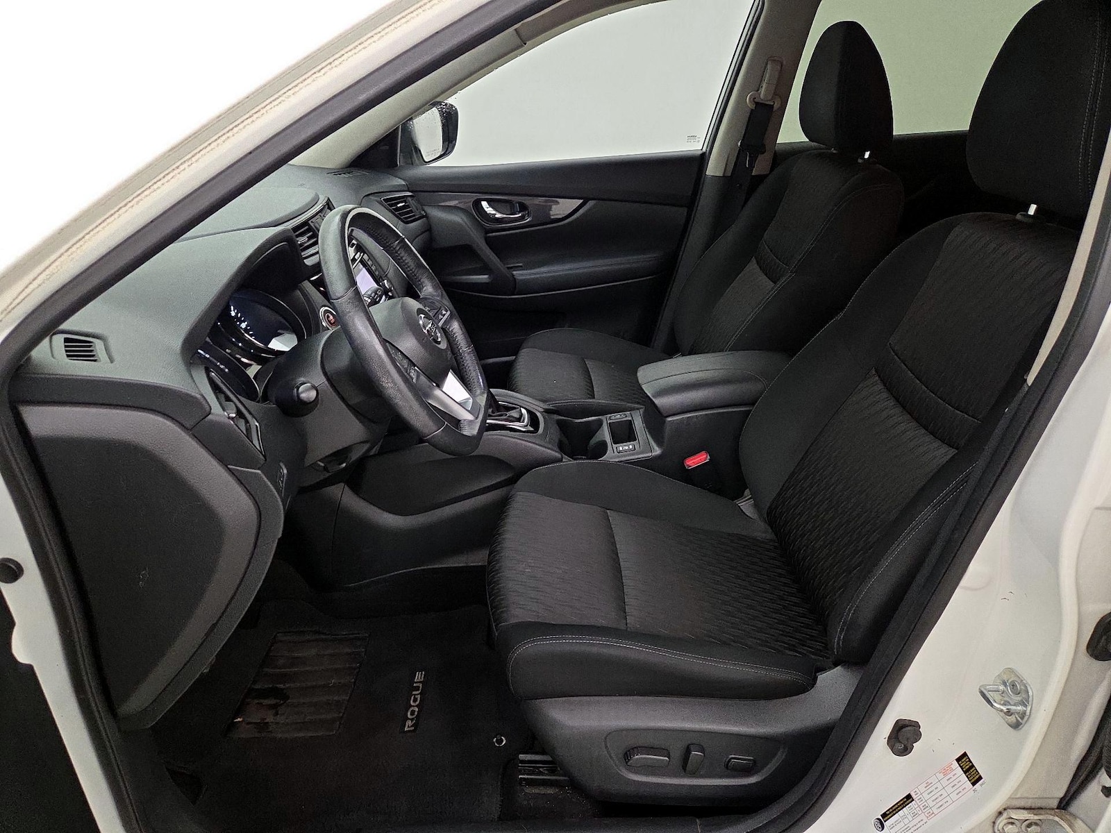 2017 Nissan Rogue SV - Photo 12