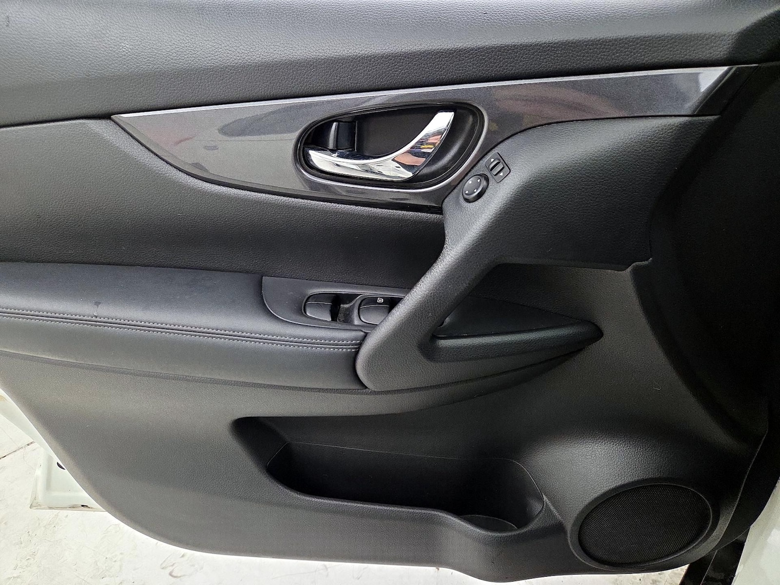 2017 Nissan Rogue SV - Photo 13