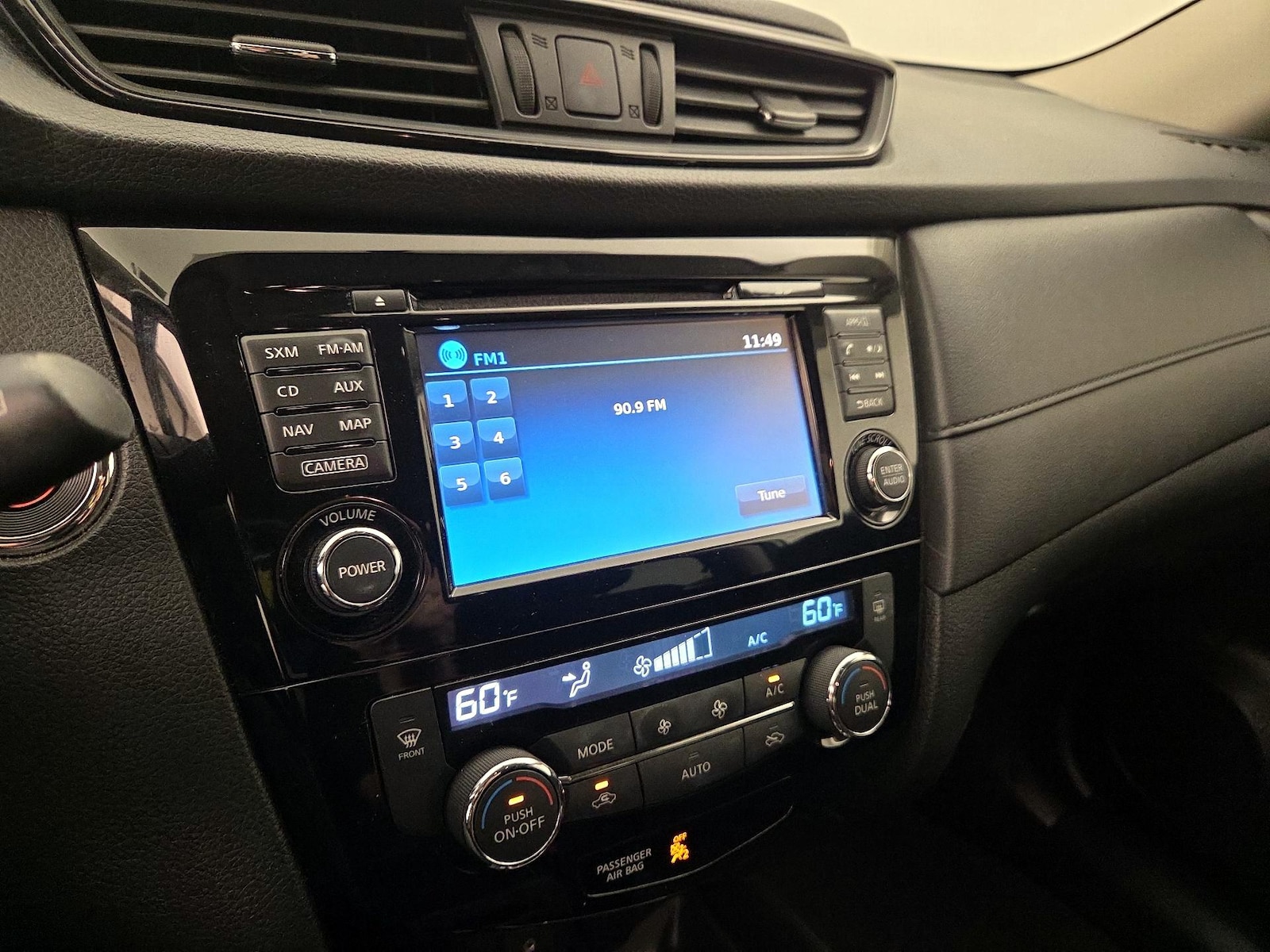 2017 Nissan Rogue SV - Photo 16