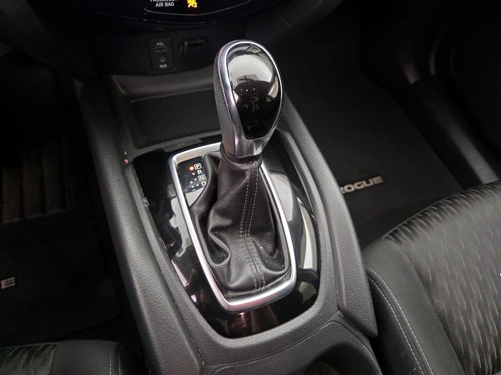 2017 Nissan Rogue SV - Photo 18