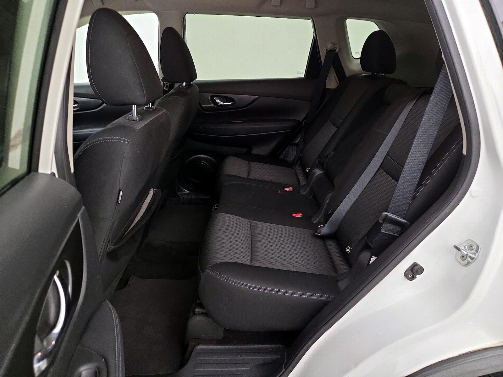 2017 Nissan Rogue SV - Photo 19