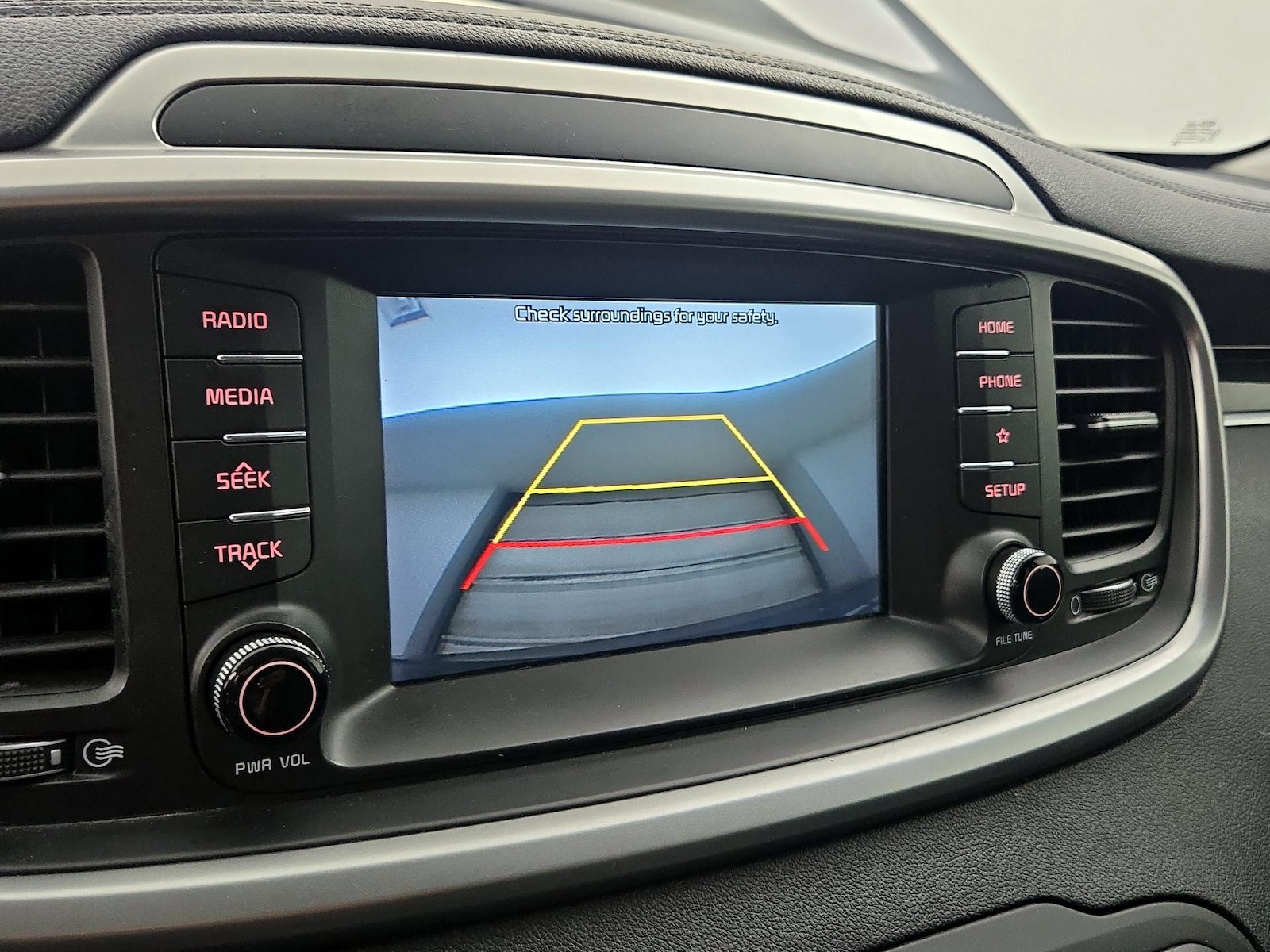 2019 Kia Sorento LX - Photo 6
