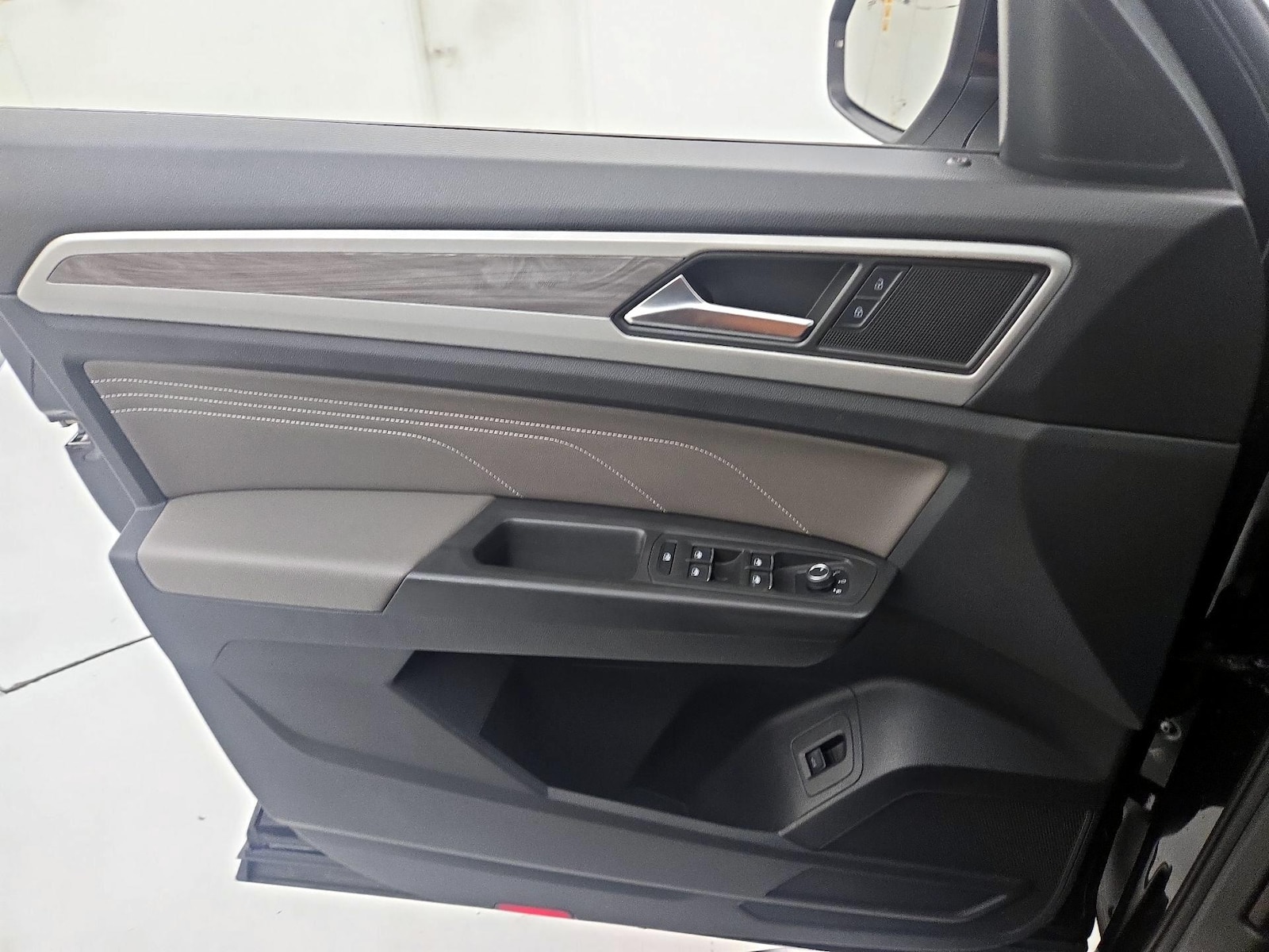 2023 Volkswagen Atlas Cross Sport SE w/Tech - Photo 13