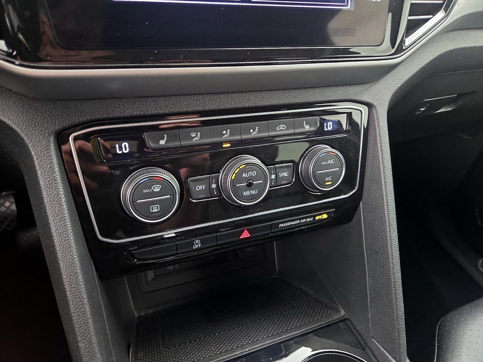2023 Volkswagen Atlas Cross Sport SE w/Tech - Photo 17