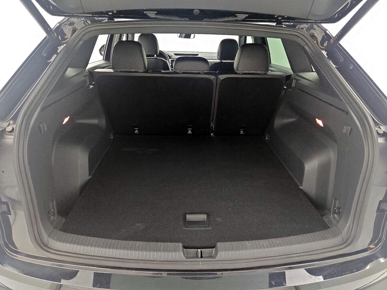 2023 Volkswagen Atlas Cross Sport SE w/Tech - Photo 21