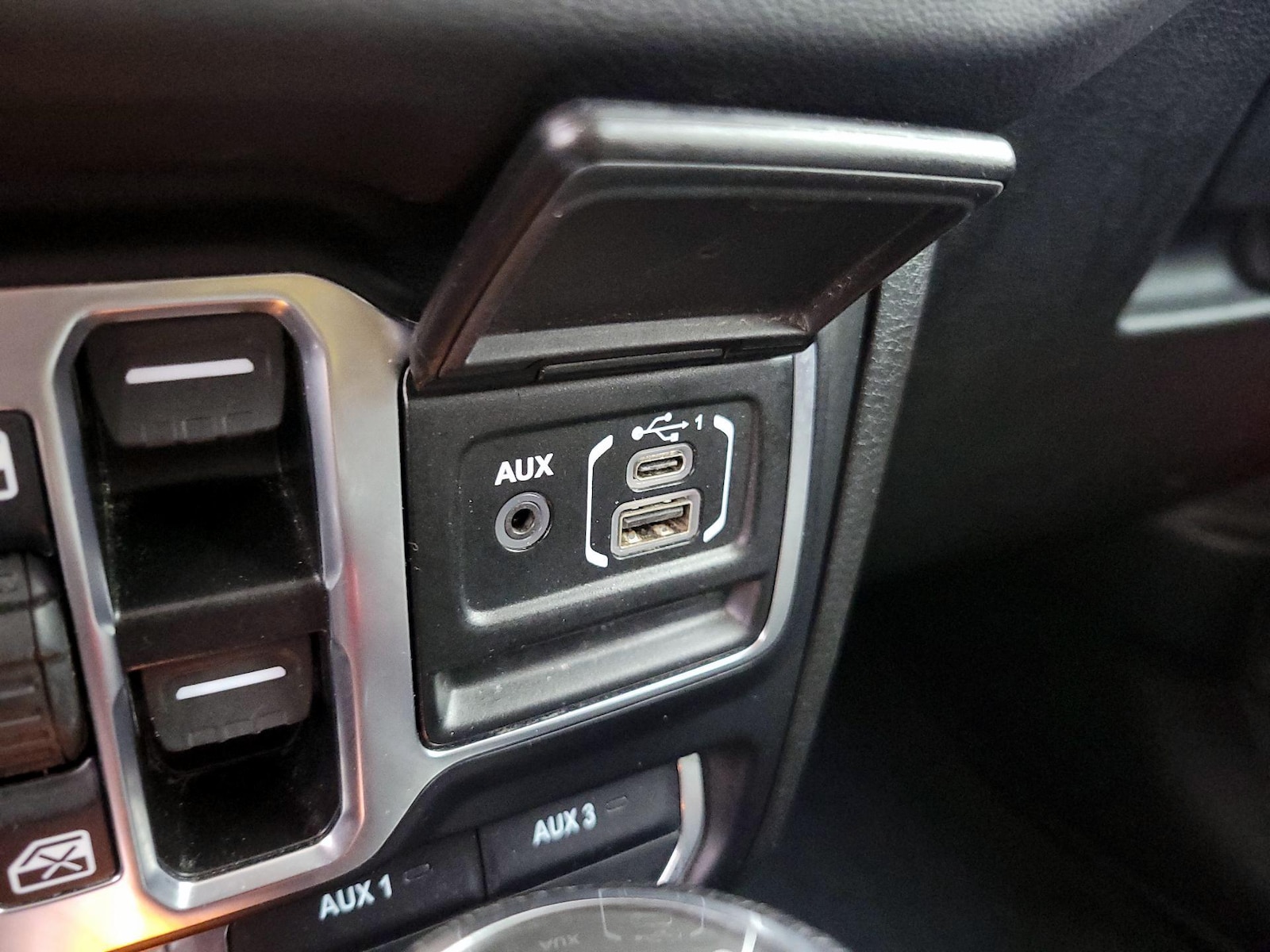 2025 Jeep Wrangler 4-Door Rubicon - Photo 19