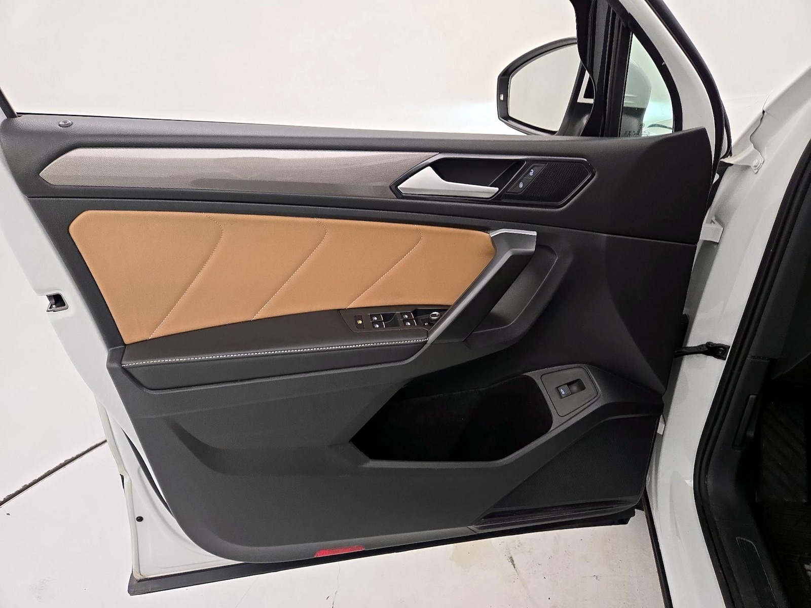 2024 Volkswagen Tiguan SE - Photo 13