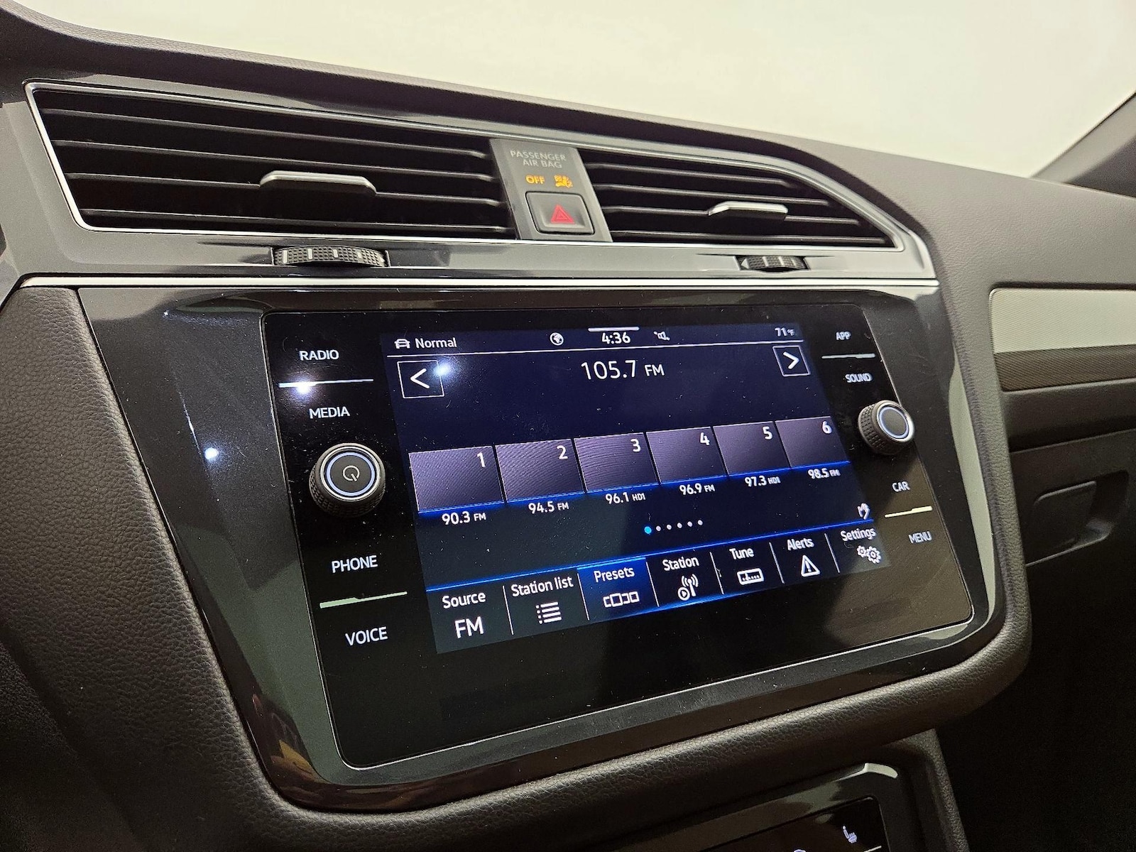 2024 Volkswagen Tiguan SE - Photo 16