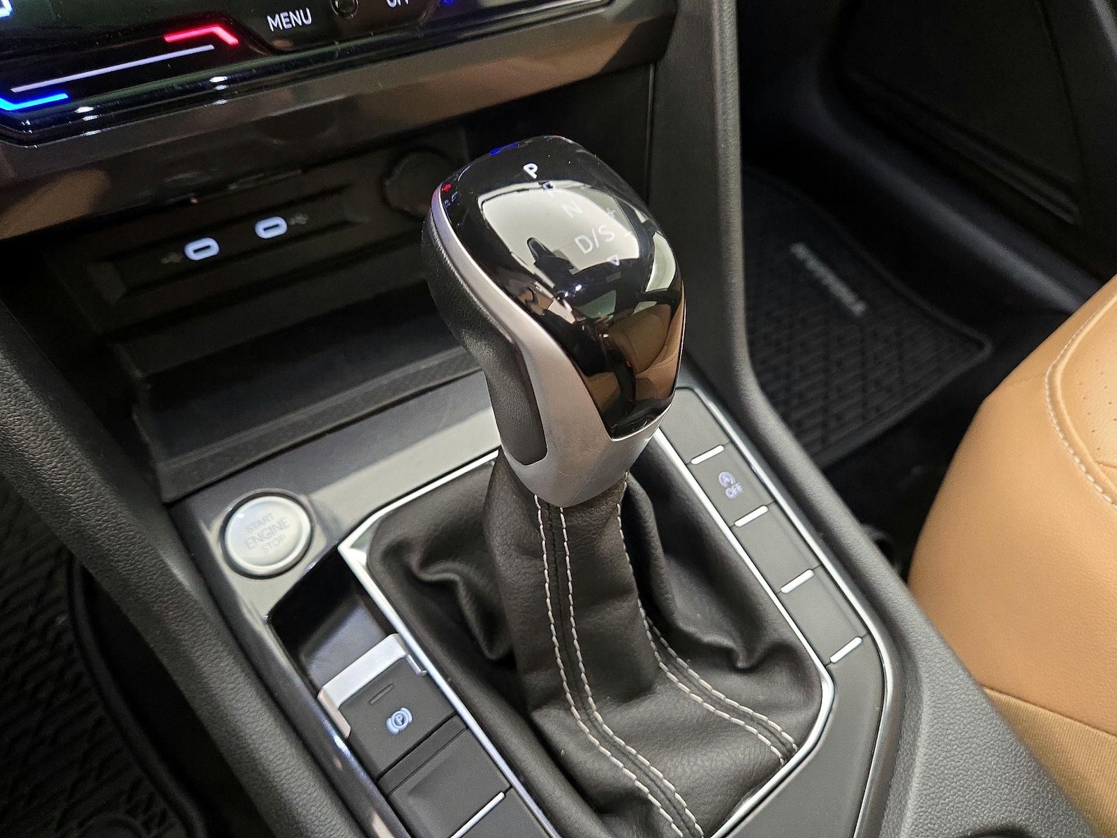 2024 Volkswagen Tiguan SE - Photo 18
