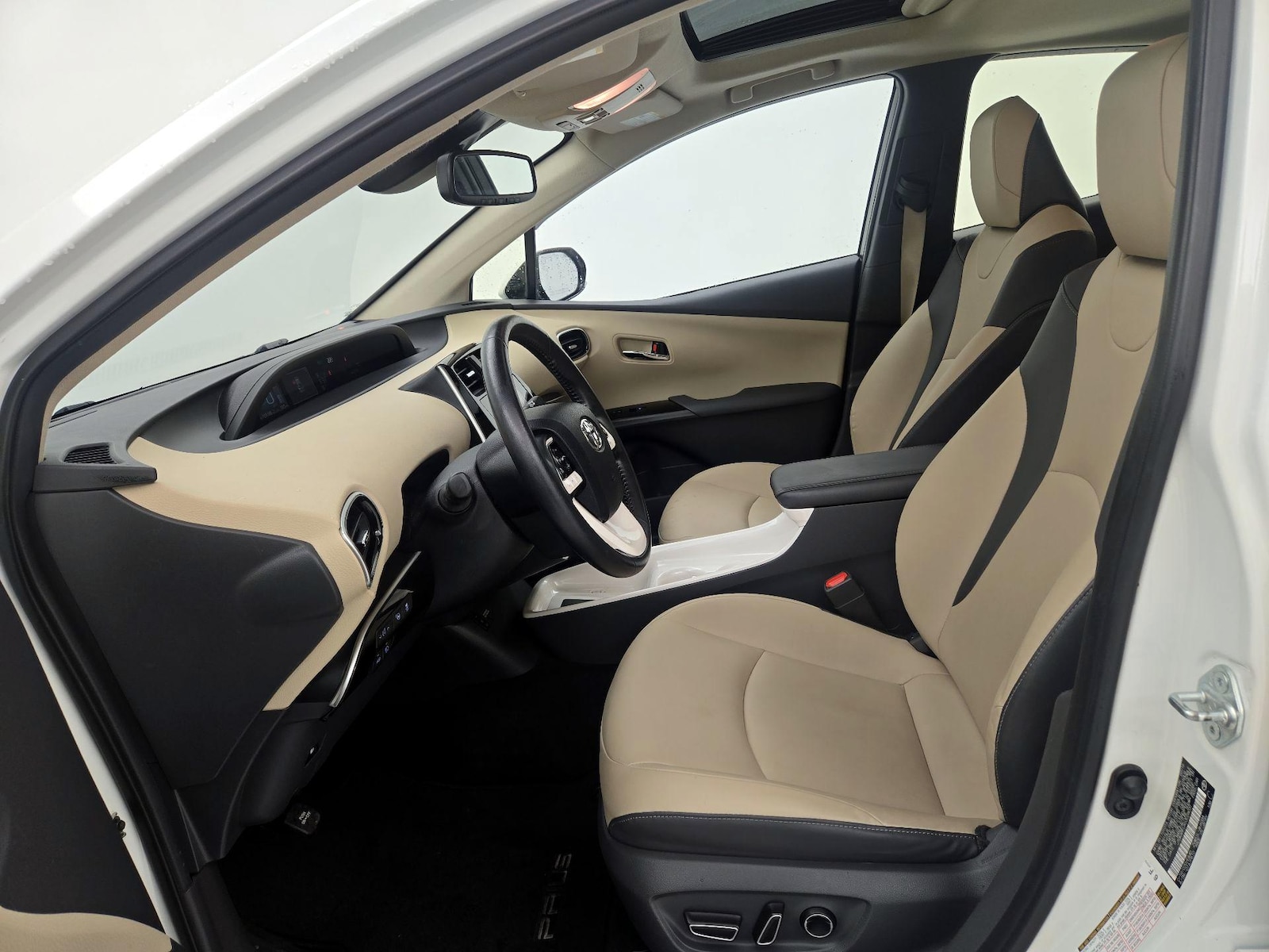 2016 Toyota Prius Four - Photo 12