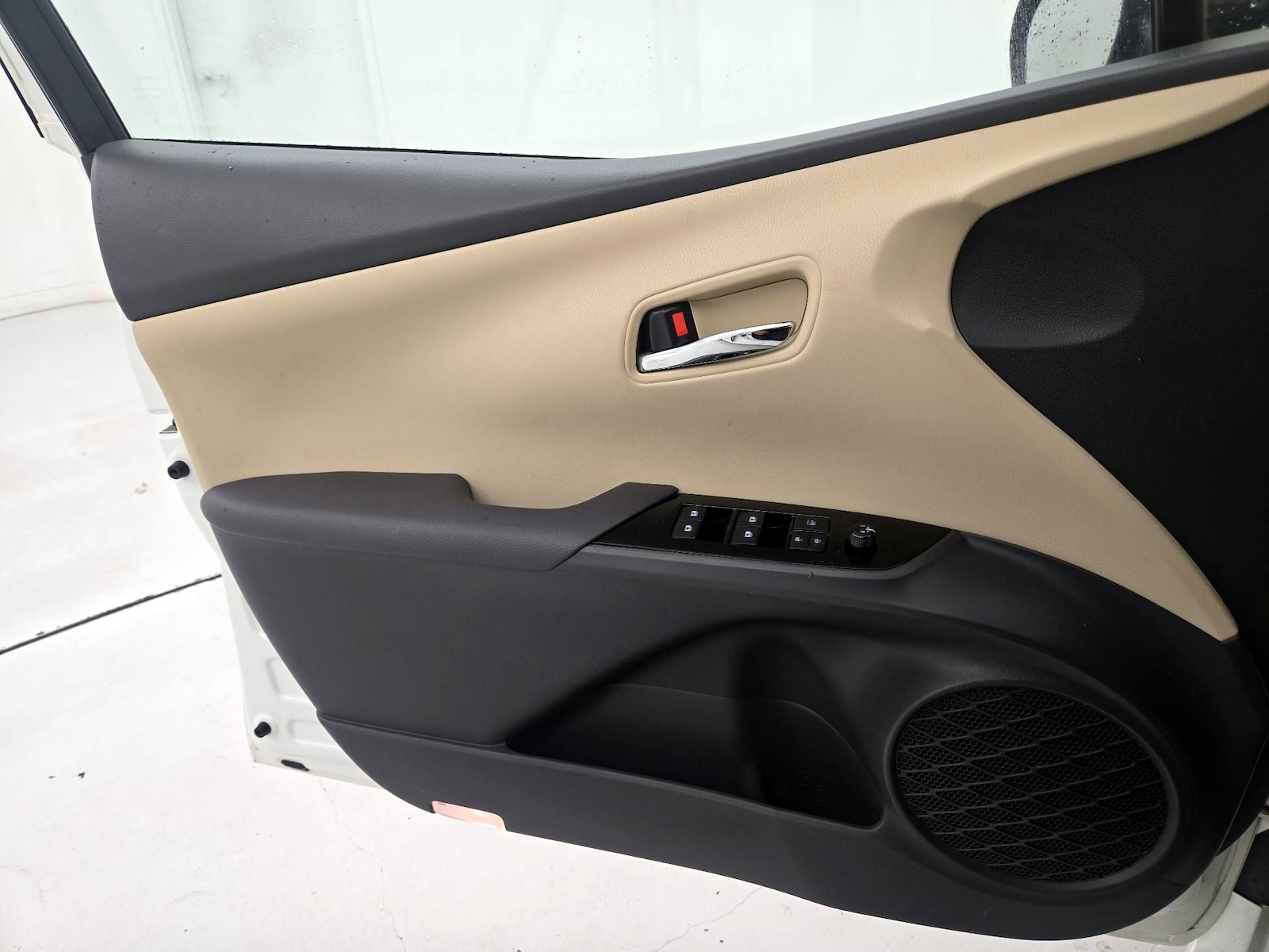 2016 Toyota Prius Four - Photo 13