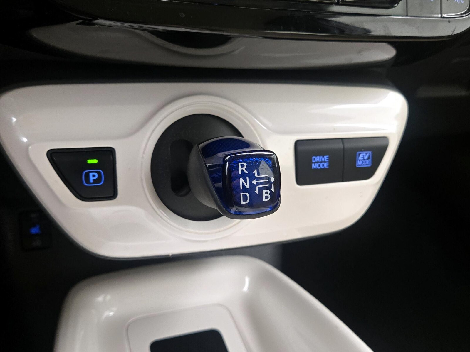 2016 Toyota Prius Four - Photo 19
