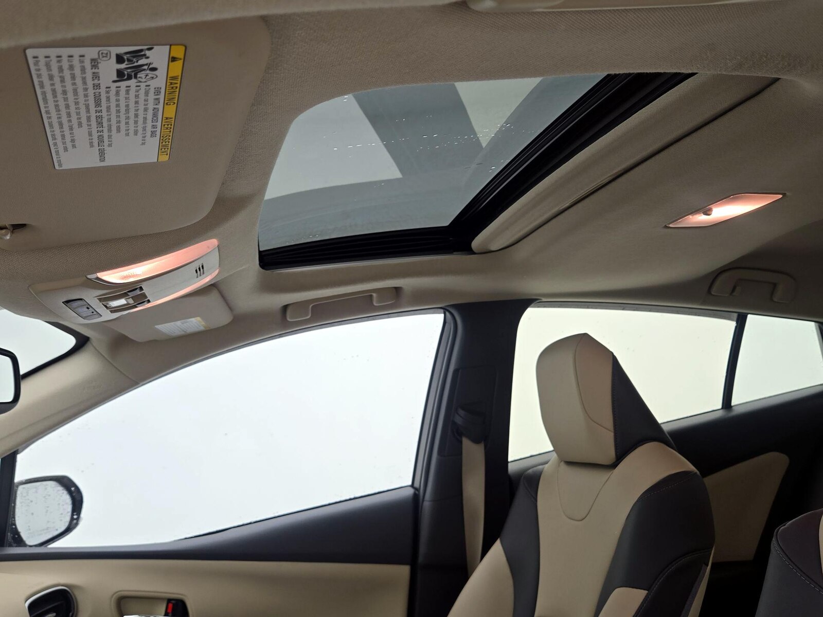 2016 Toyota Prius Four - Photo 21