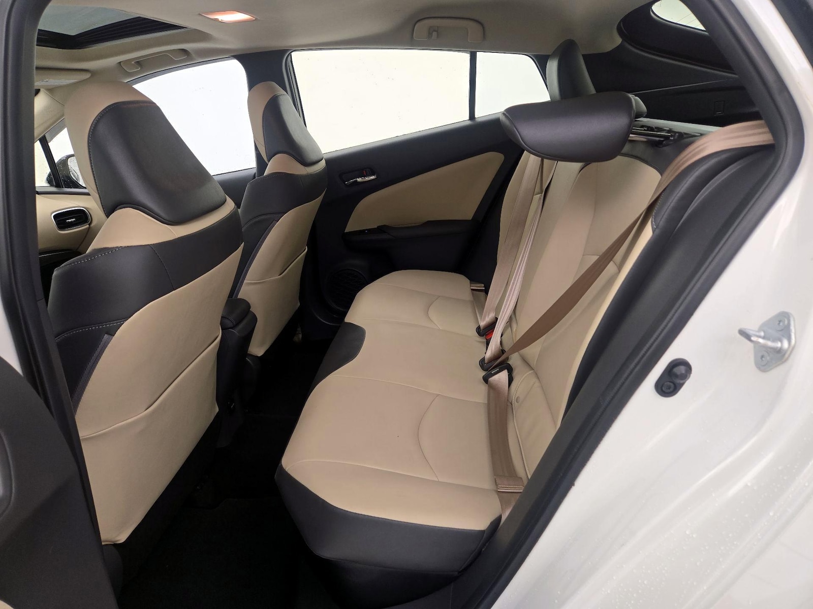 2016 Toyota Prius Four - Photo 22