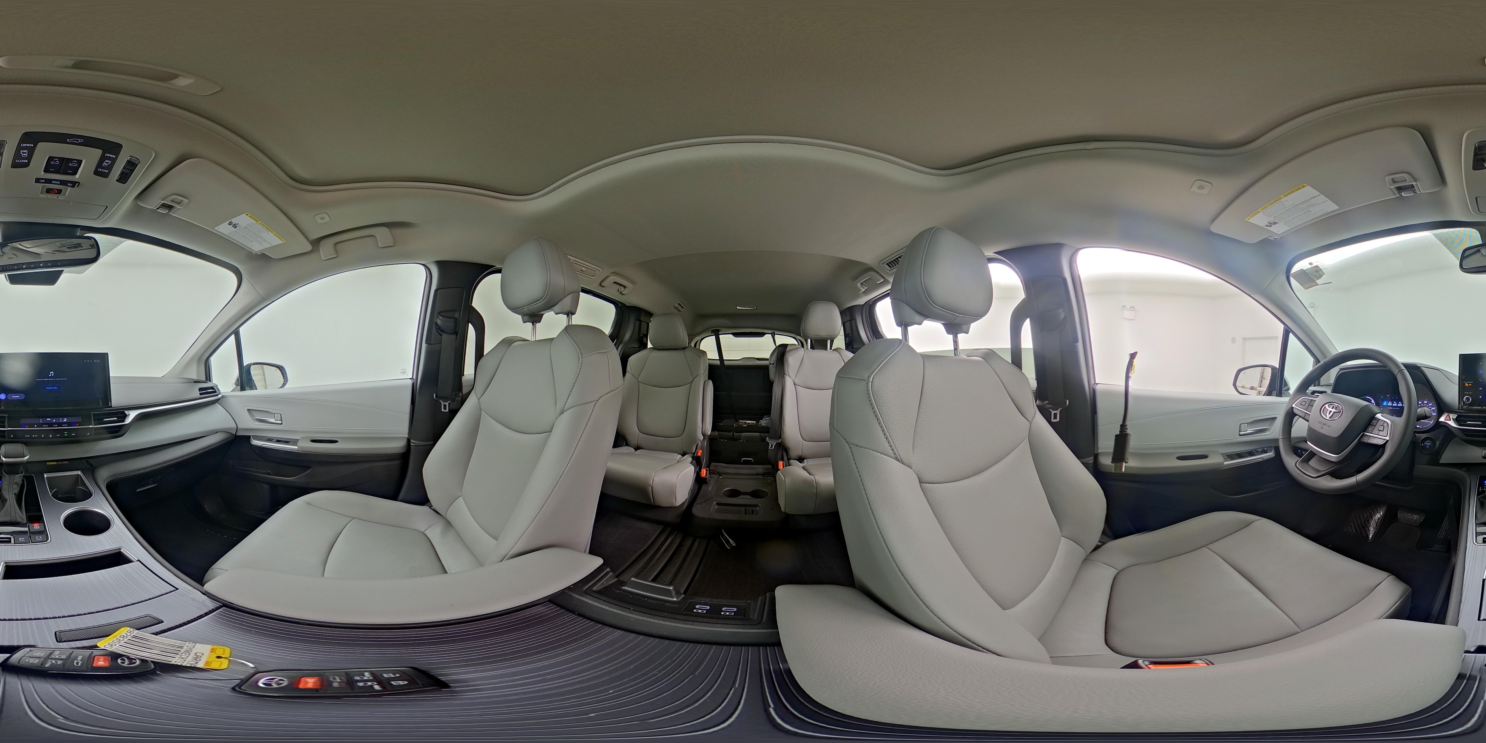 2026 Toyota Sienna XLE - Photo 25