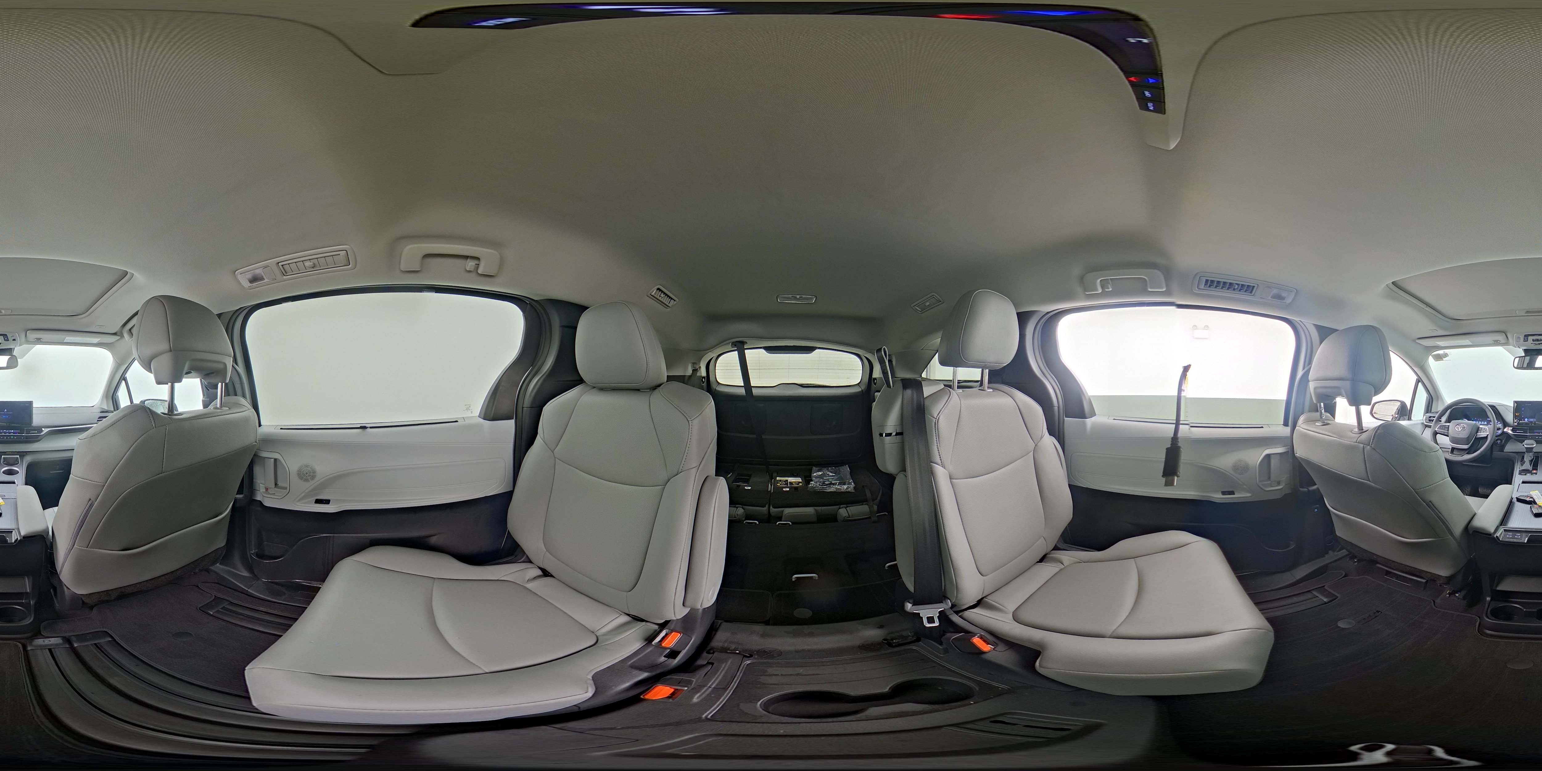 2026 Toyota Sienna XLE - Photo 26