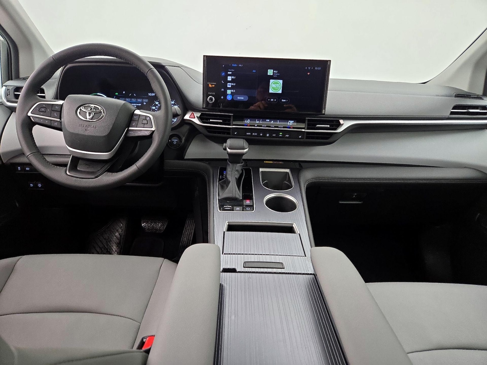 2026 Toyota Sienna XLE - Photo 10
