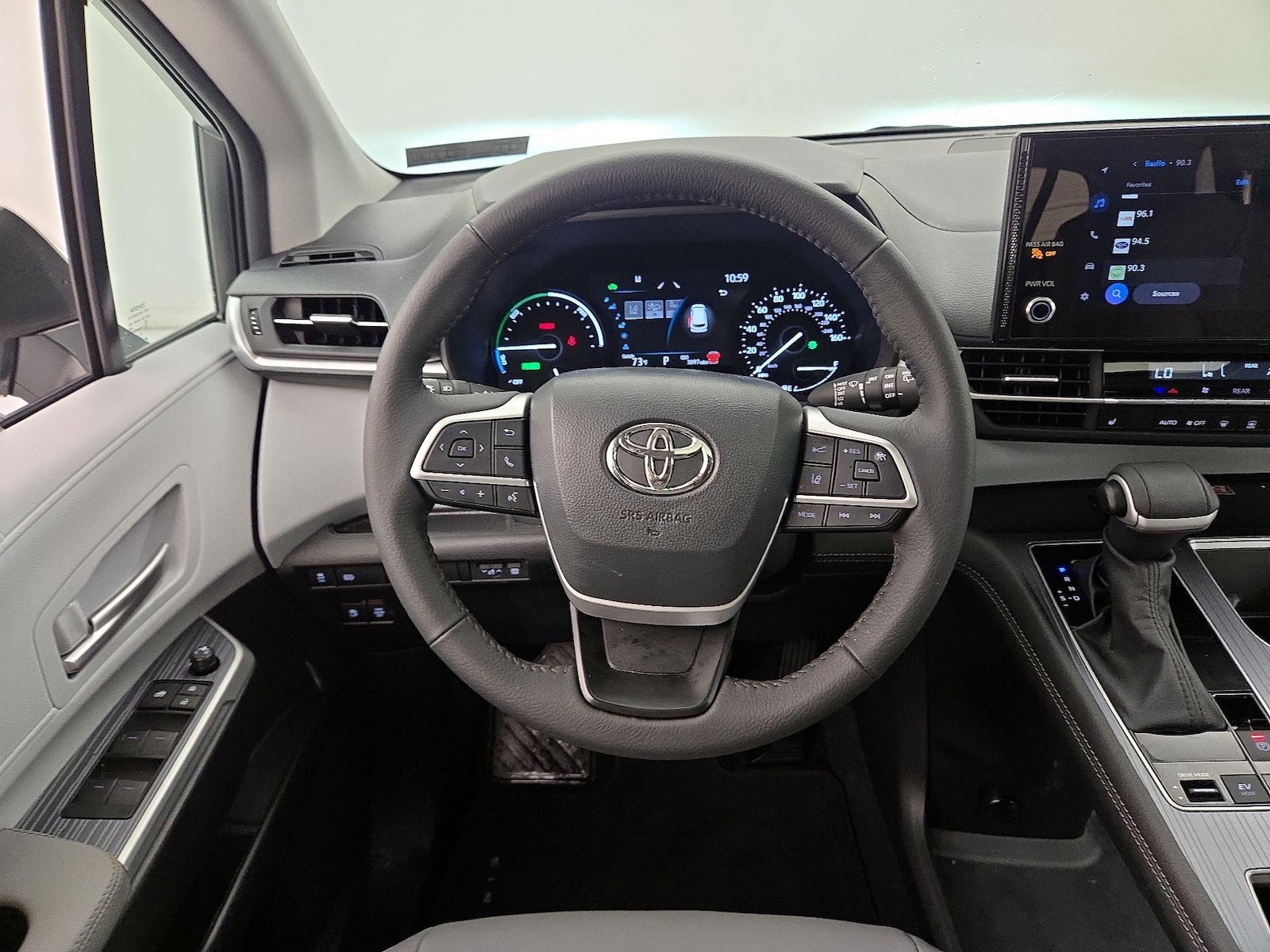 2026 Toyota Sienna XLE - Photo 11