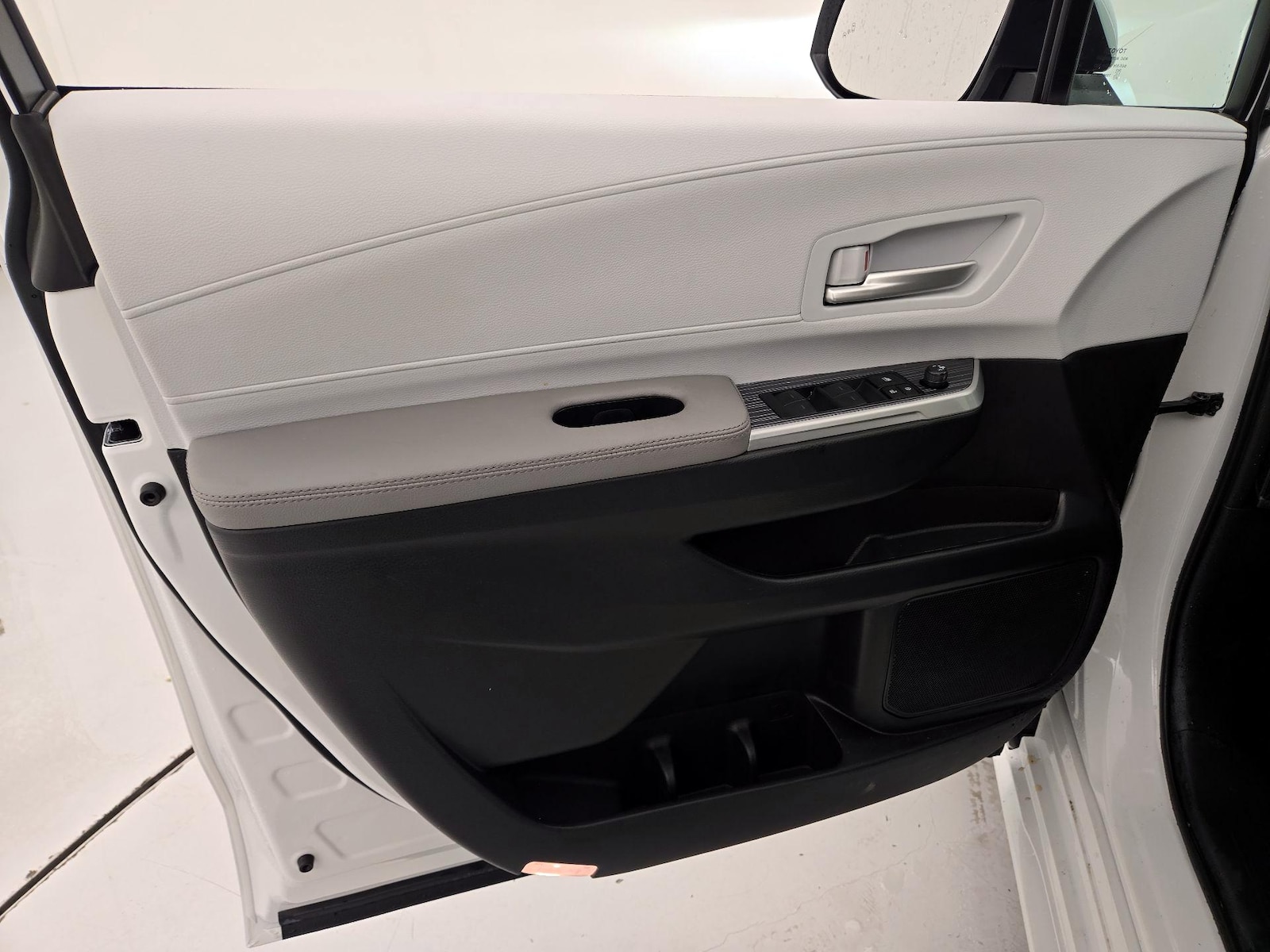2026 Toyota Sienna XLE - Photo 13