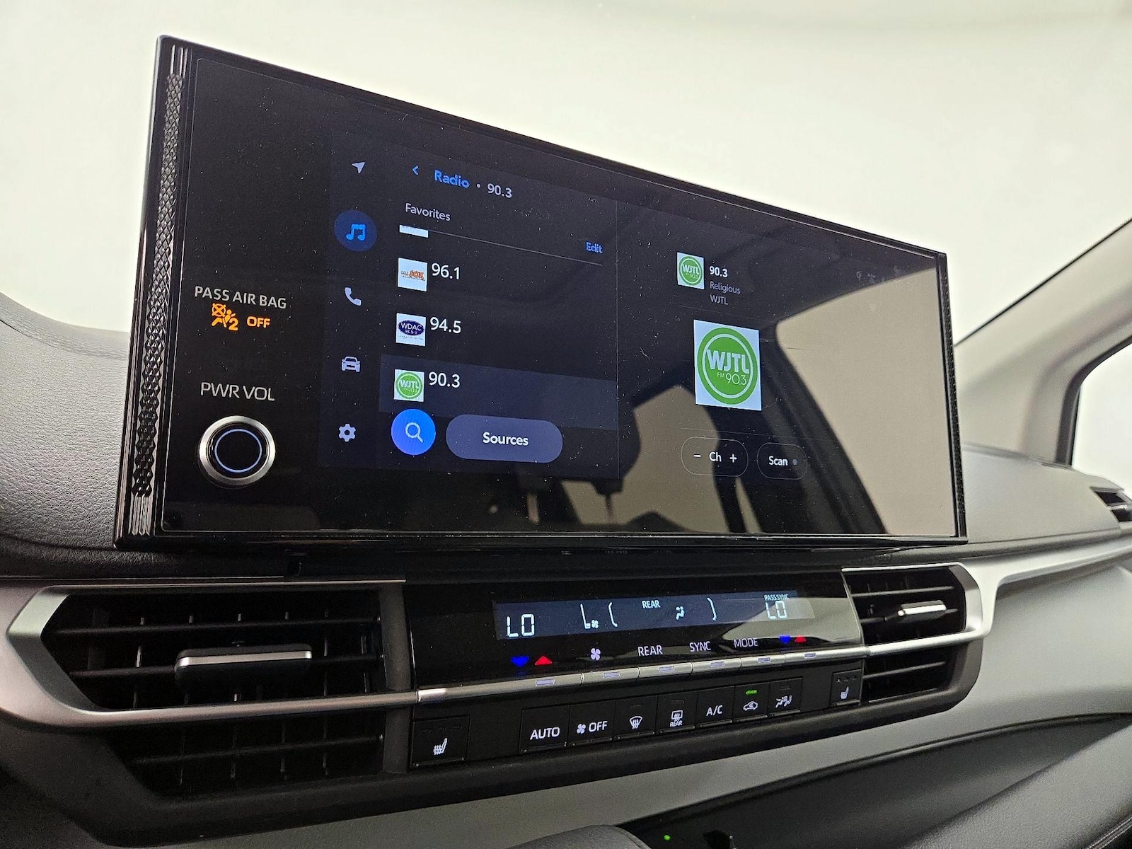 2026 Toyota Sienna XLE - Photo 16