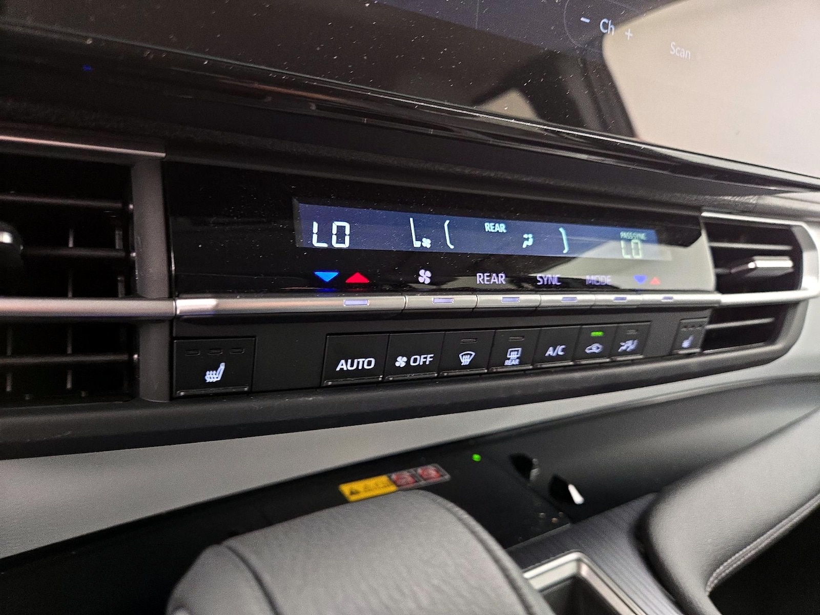 2026 Toyota Sienna XLE - Photo 17