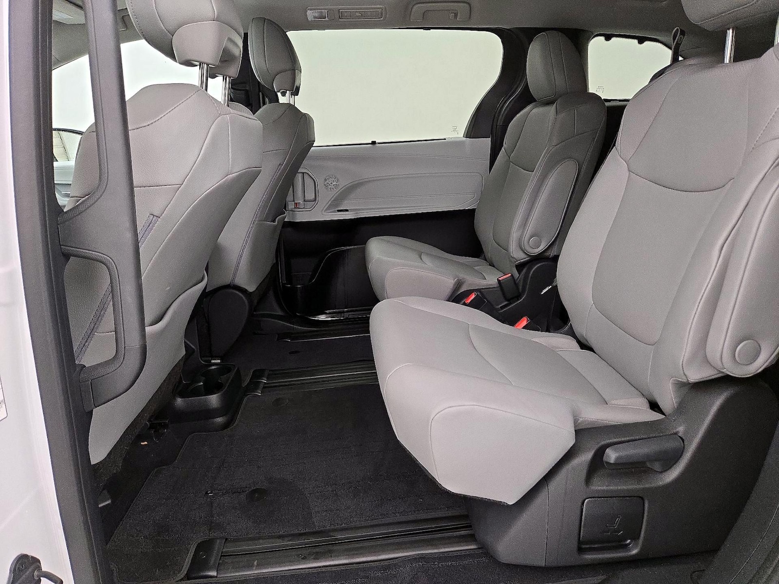 2026 Toyota Sienna XLE - Photo 20