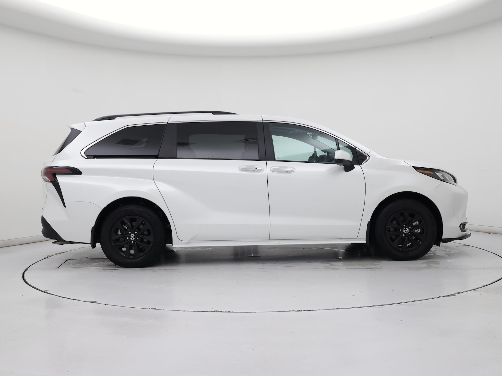 2026 Toyota Sienna XLE - Photo 8