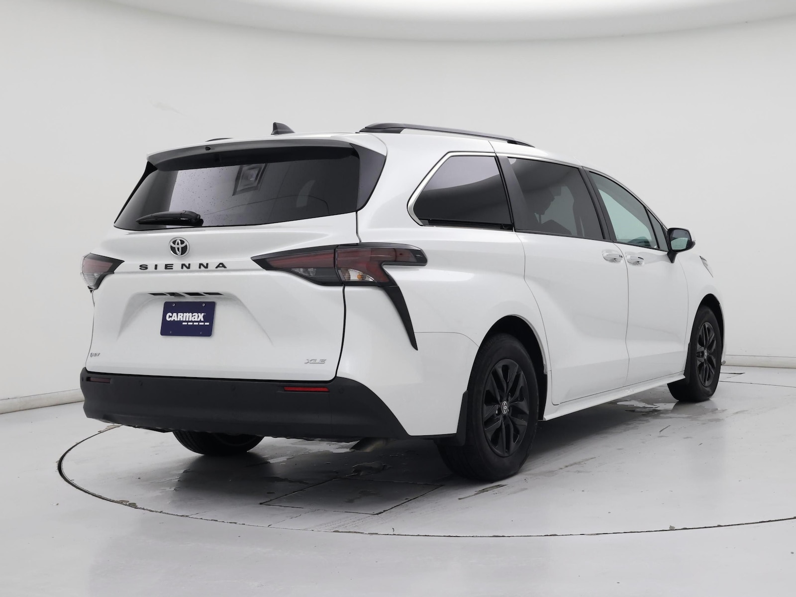 2026 Toyota Sienna XLE - Photo 9