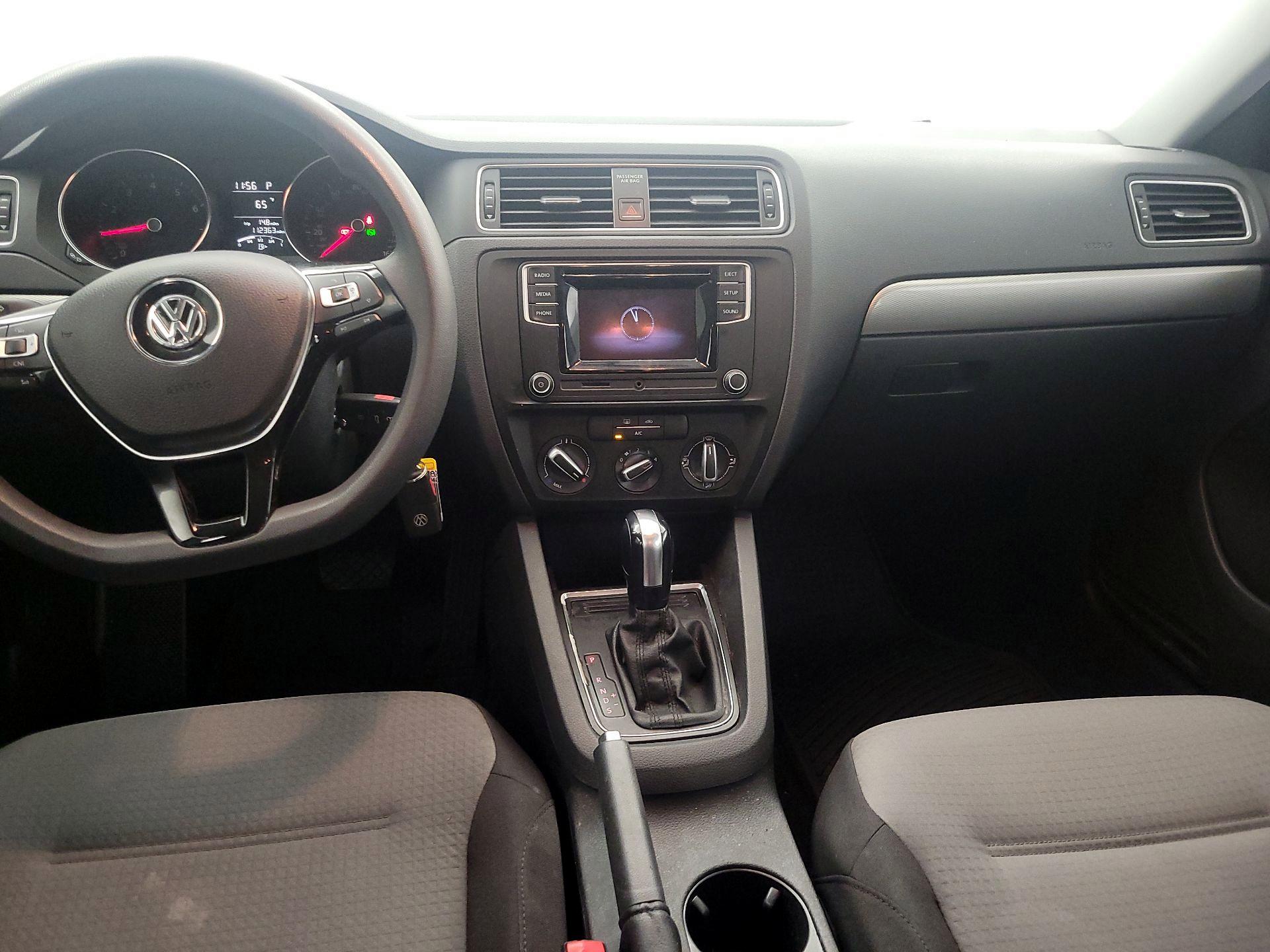 Thumbnail: 2017 Volkswagen Jetta - 9