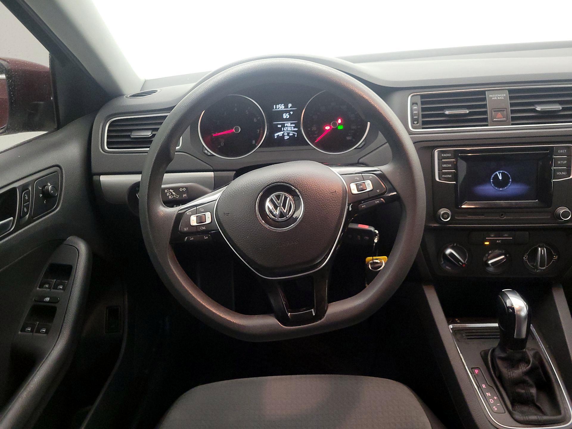 Thumbnail: 2017 Volkswagen Jetta - 10