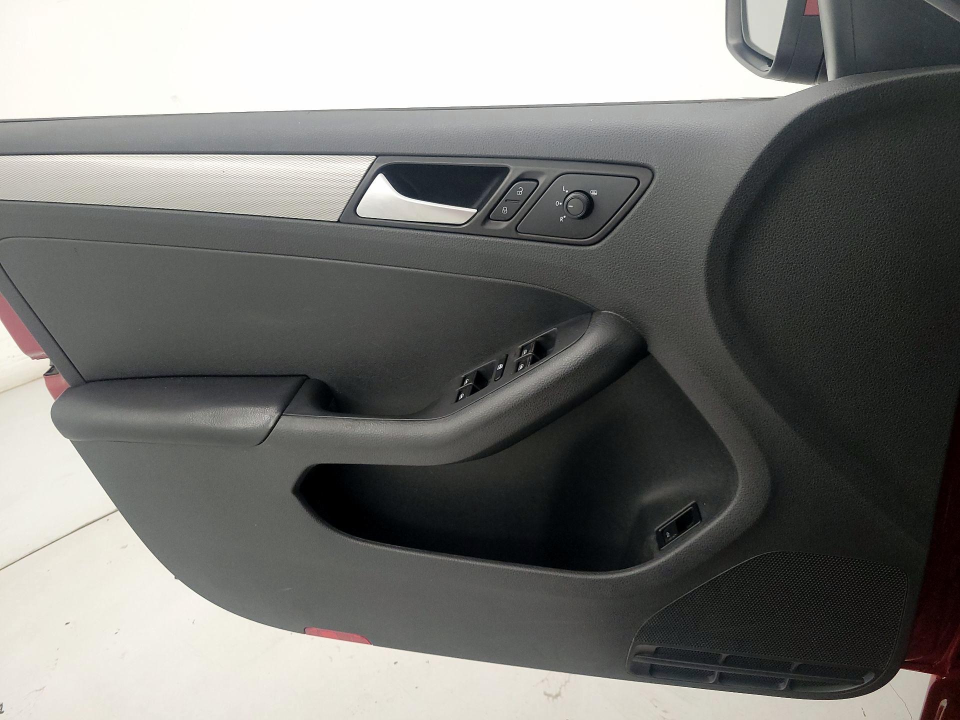 Thumbnail: 2017 Volkswagen Jetta - 12