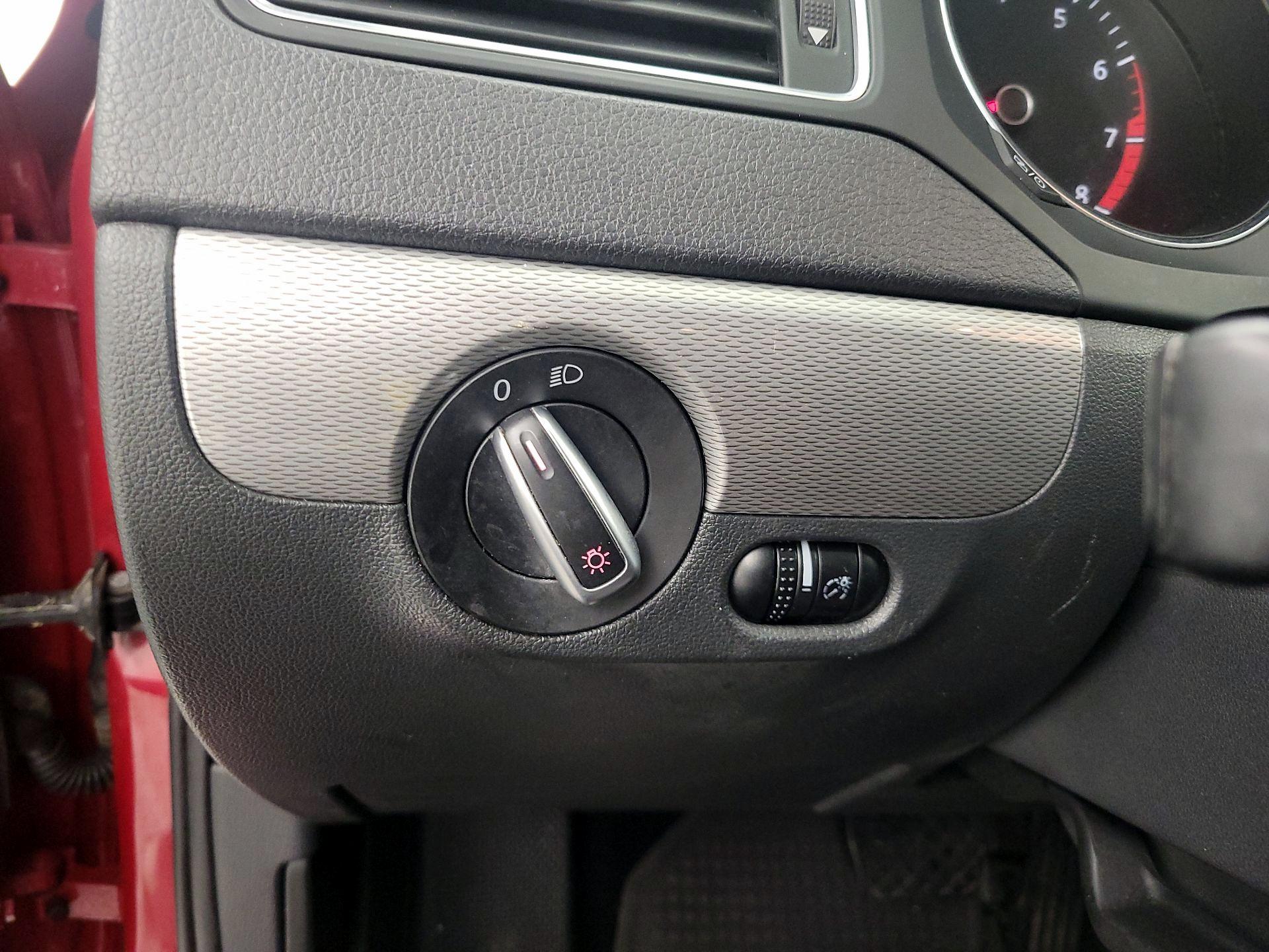 Thumbnail: 2017 Volkswagen Jetta - 13