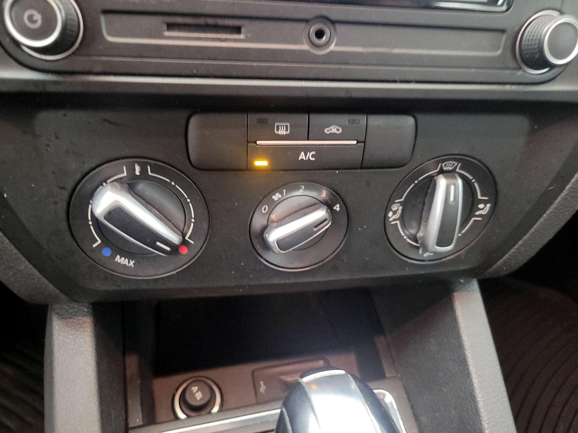 Thumbnail: 2017 Volkswagen Jetta - 16