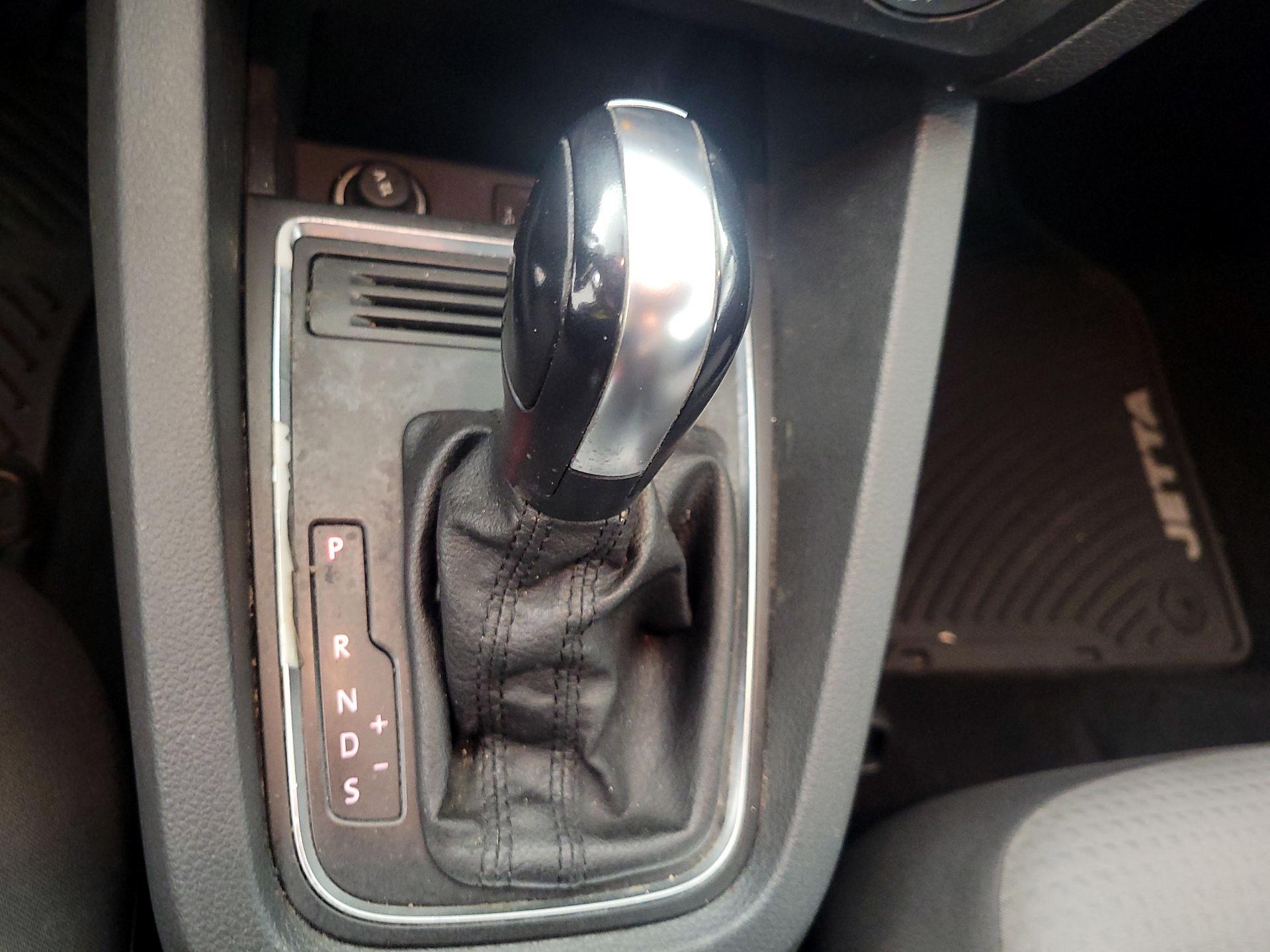 Thumbnail: 2017 Volkswagen Jetta - 17