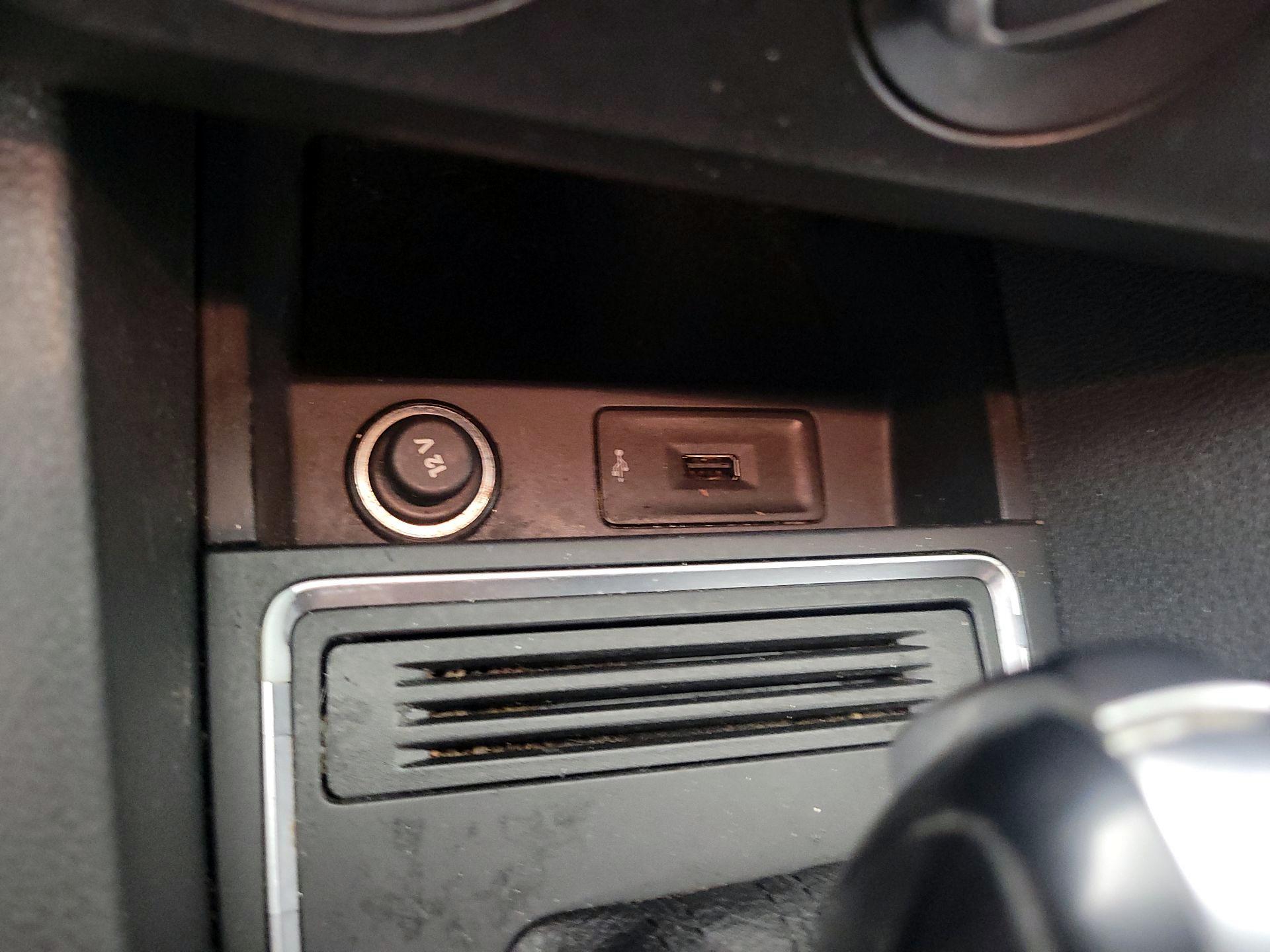 Thumbnail: 2017 Volkswagen Jetta - 18