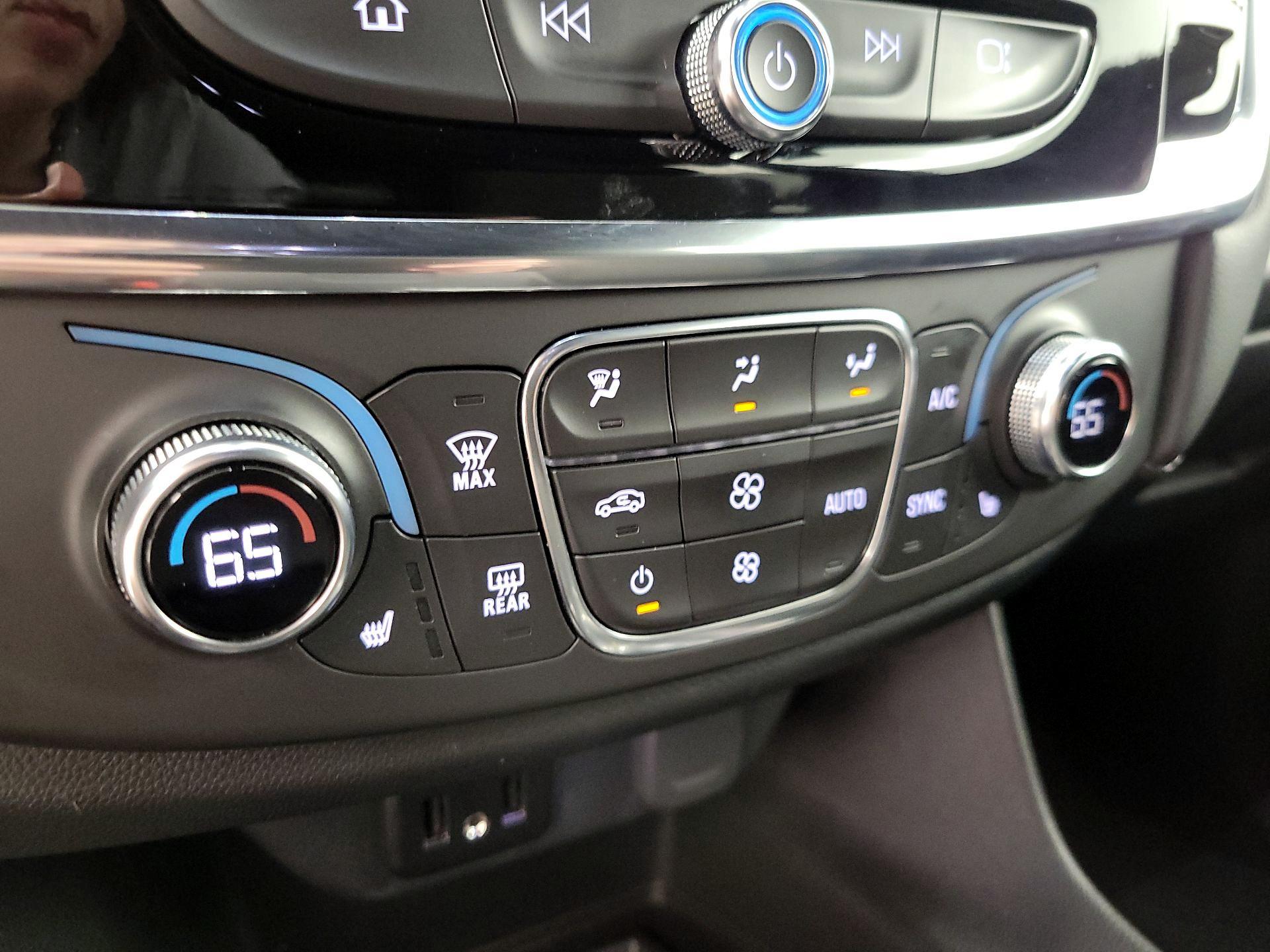 Thumbnail: 2023 Chevrolet Traverse - 16