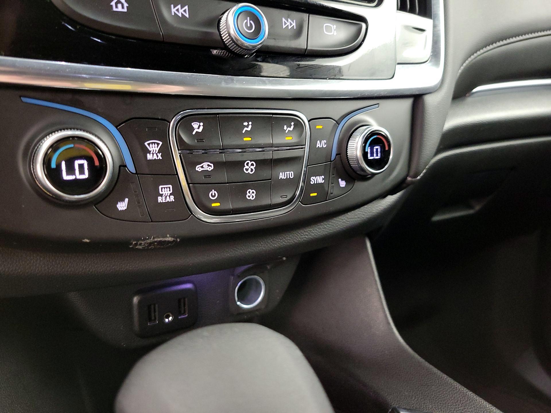 Thumbnail: 2023 Chevrolet Traverse - 16