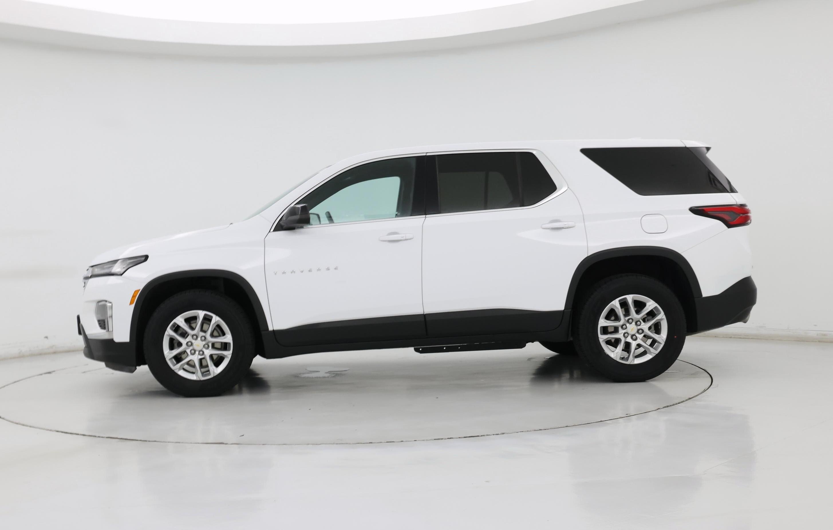 Thumbnail: 2023 Chevrolet Traverse - 3