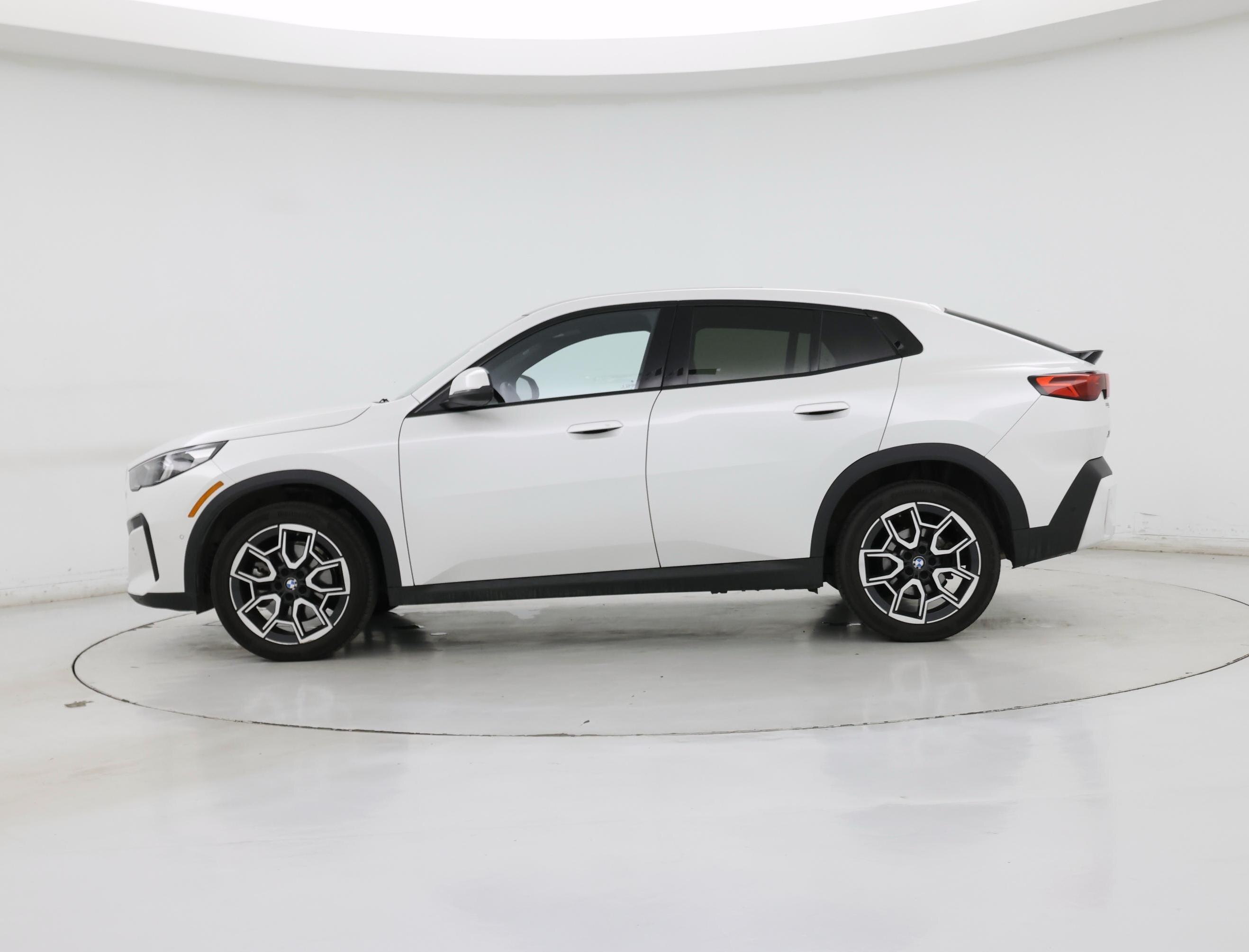 Thumbnail: 2025 BMW X2 - 3