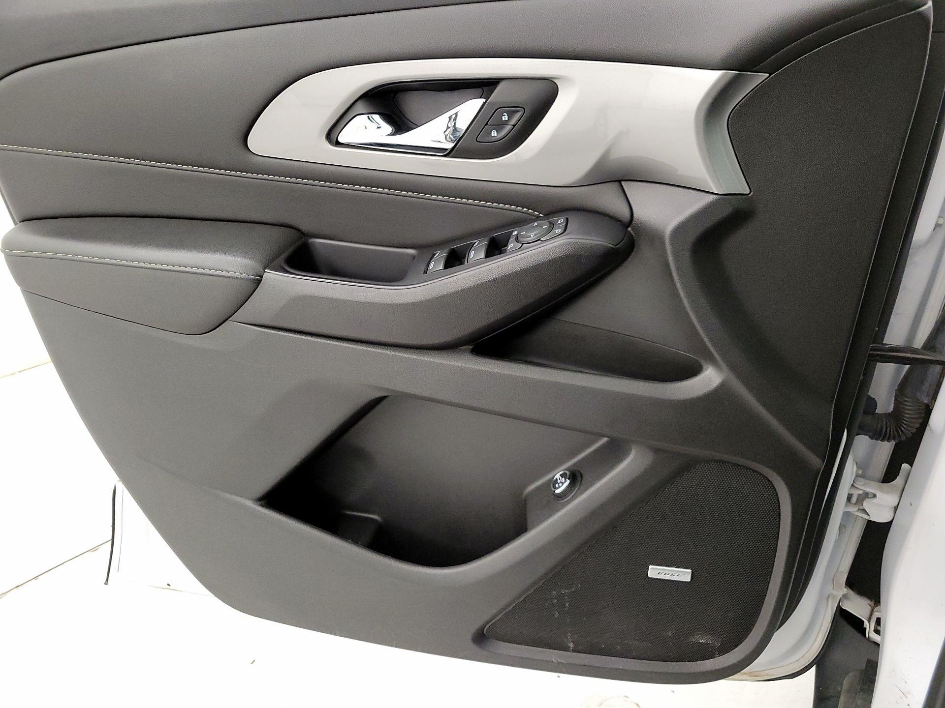 Thumbnail: 2023 Chevrolet Traverse - 12