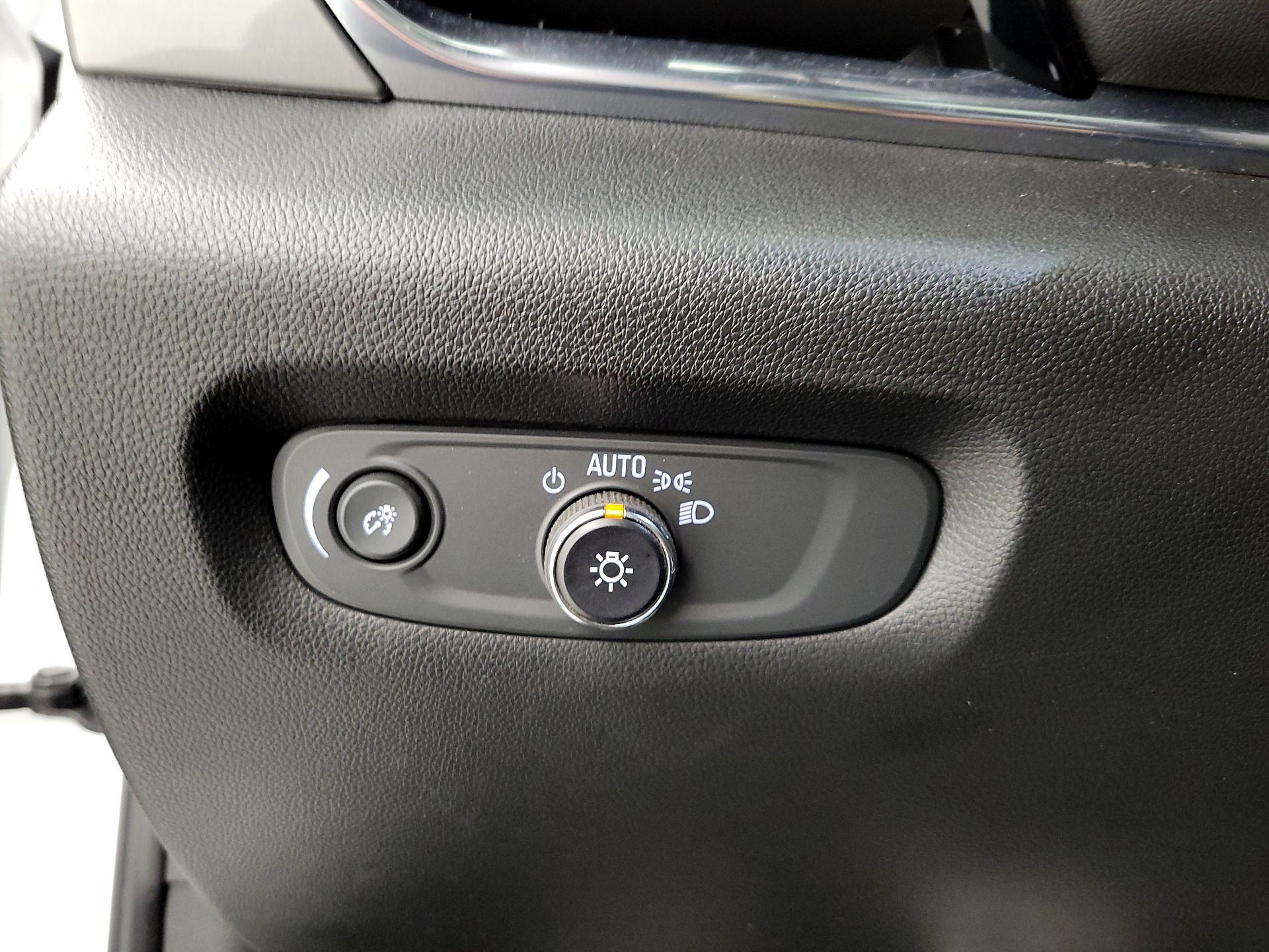 Thumbnail: 2023 Chevrolet Traverse - 13