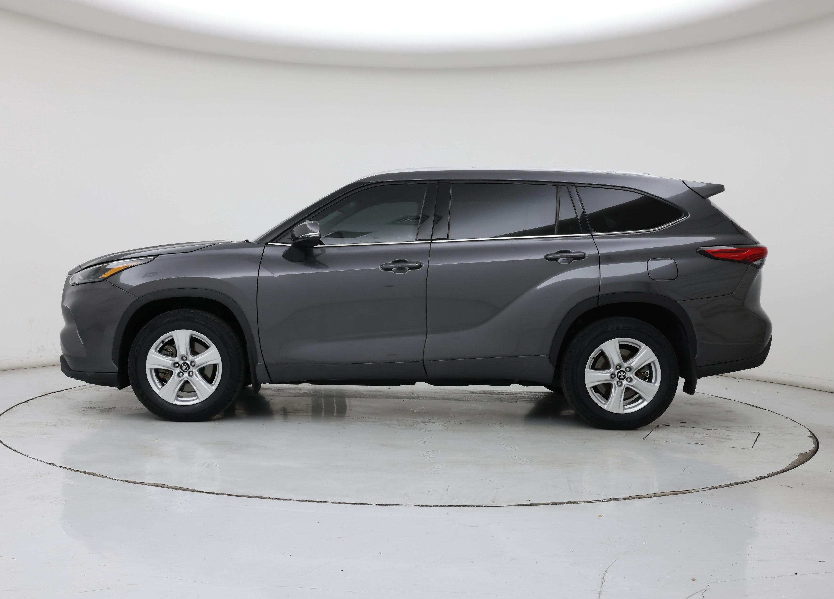 Thumbnail: 2022 Toyota Highlander - 3
